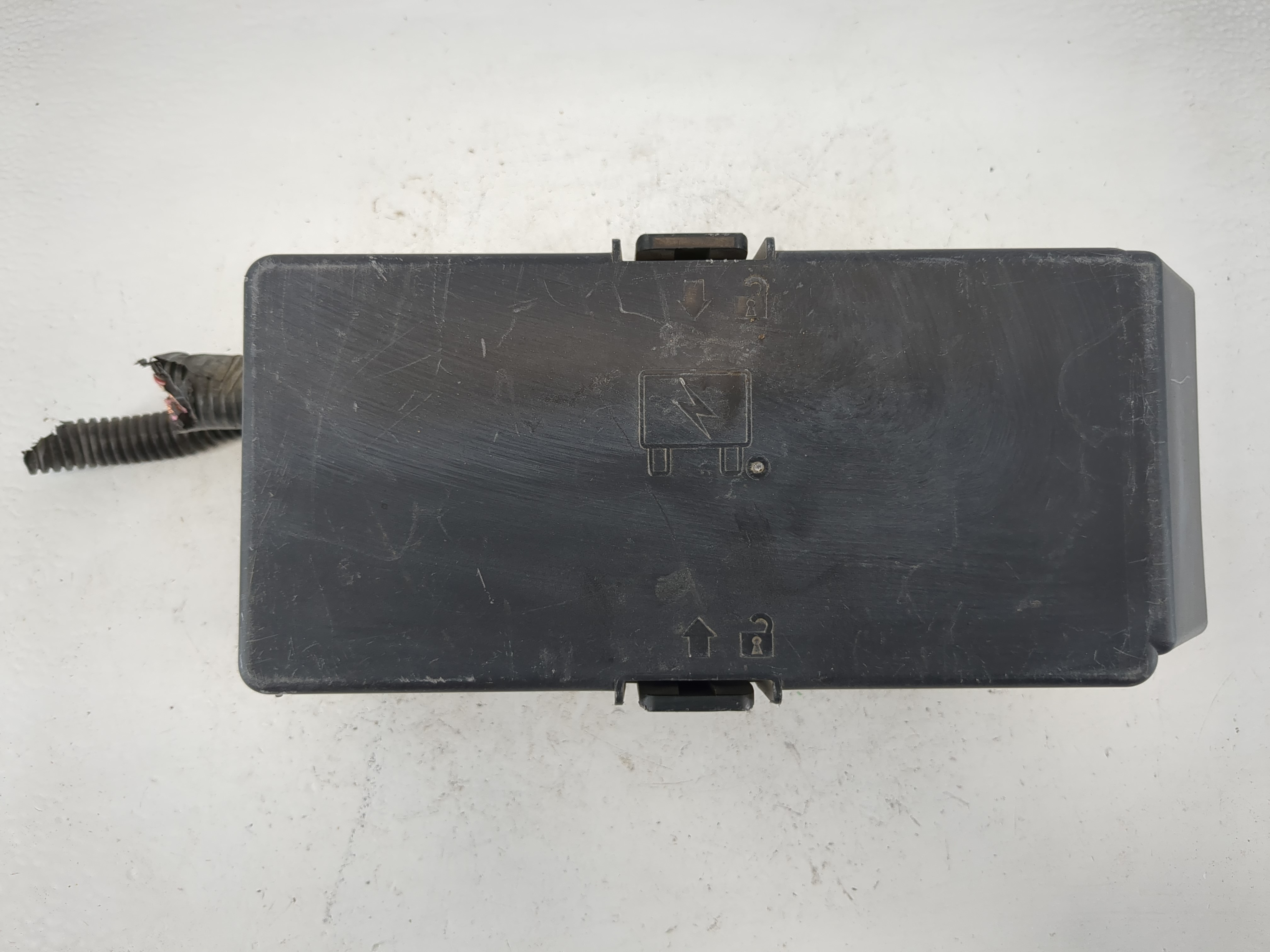 Picture of 2009-2012 Chevrolet Malibu Fusebox Fuse Box Relay Module 1157338