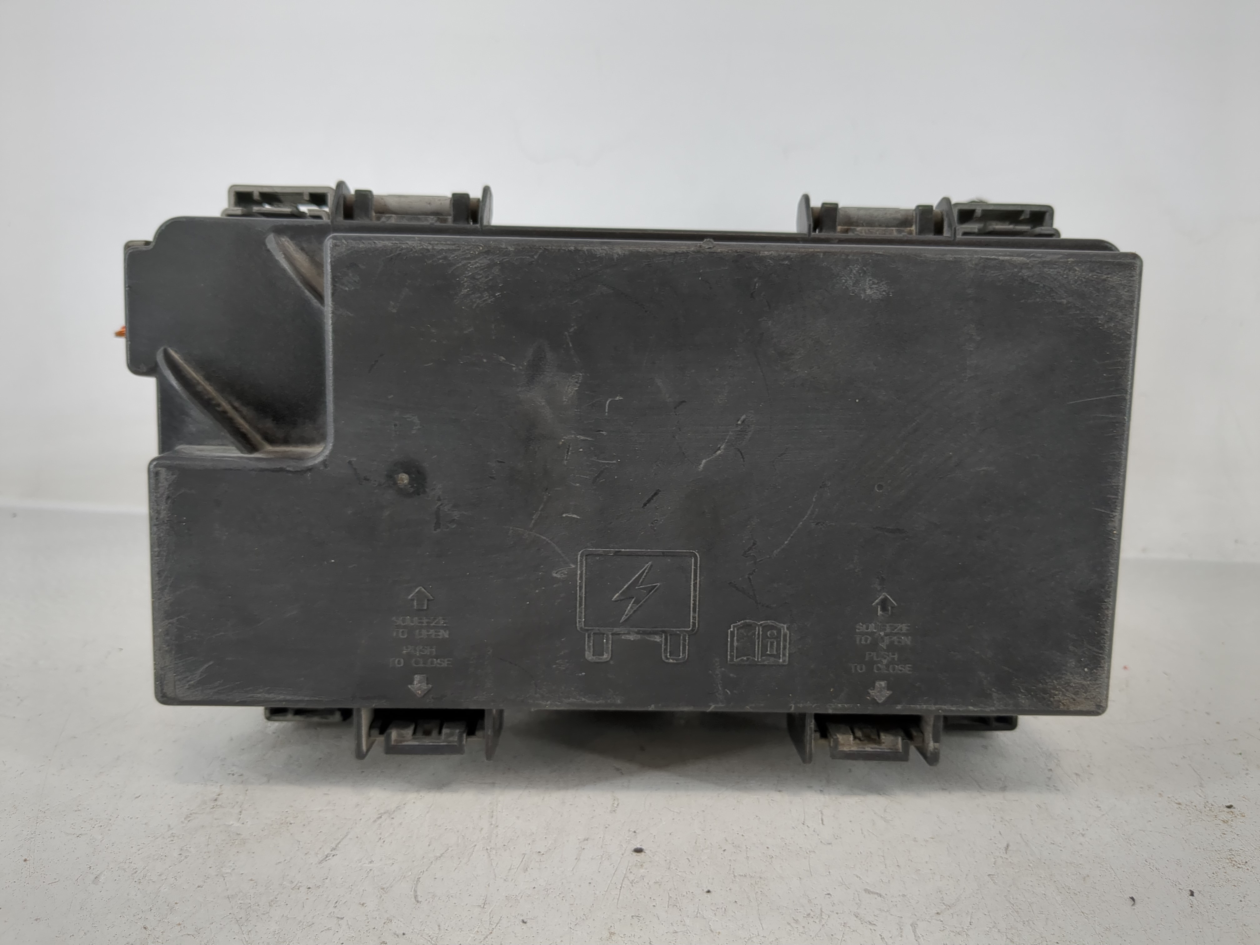 2015-2016 Chrysler Town & Country Fusebox Fuse Box Relay Module Tipm 1157345 - Oemusedautoparts1.com