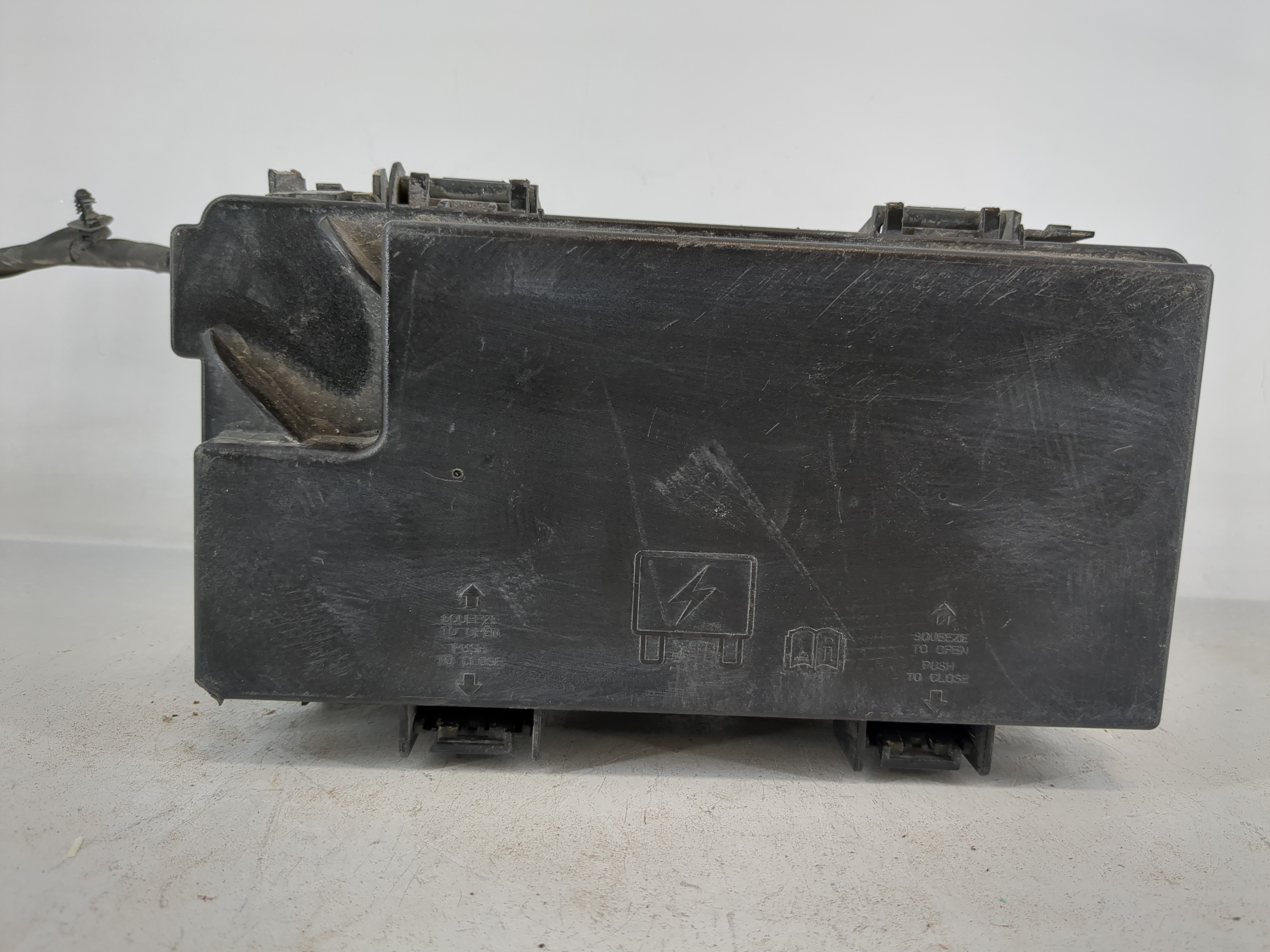 2015-2016 Chrysler Town & Country Fusebox Fuse Box Relay Module Tipm 1157351 - Oemusedautoparts1.com