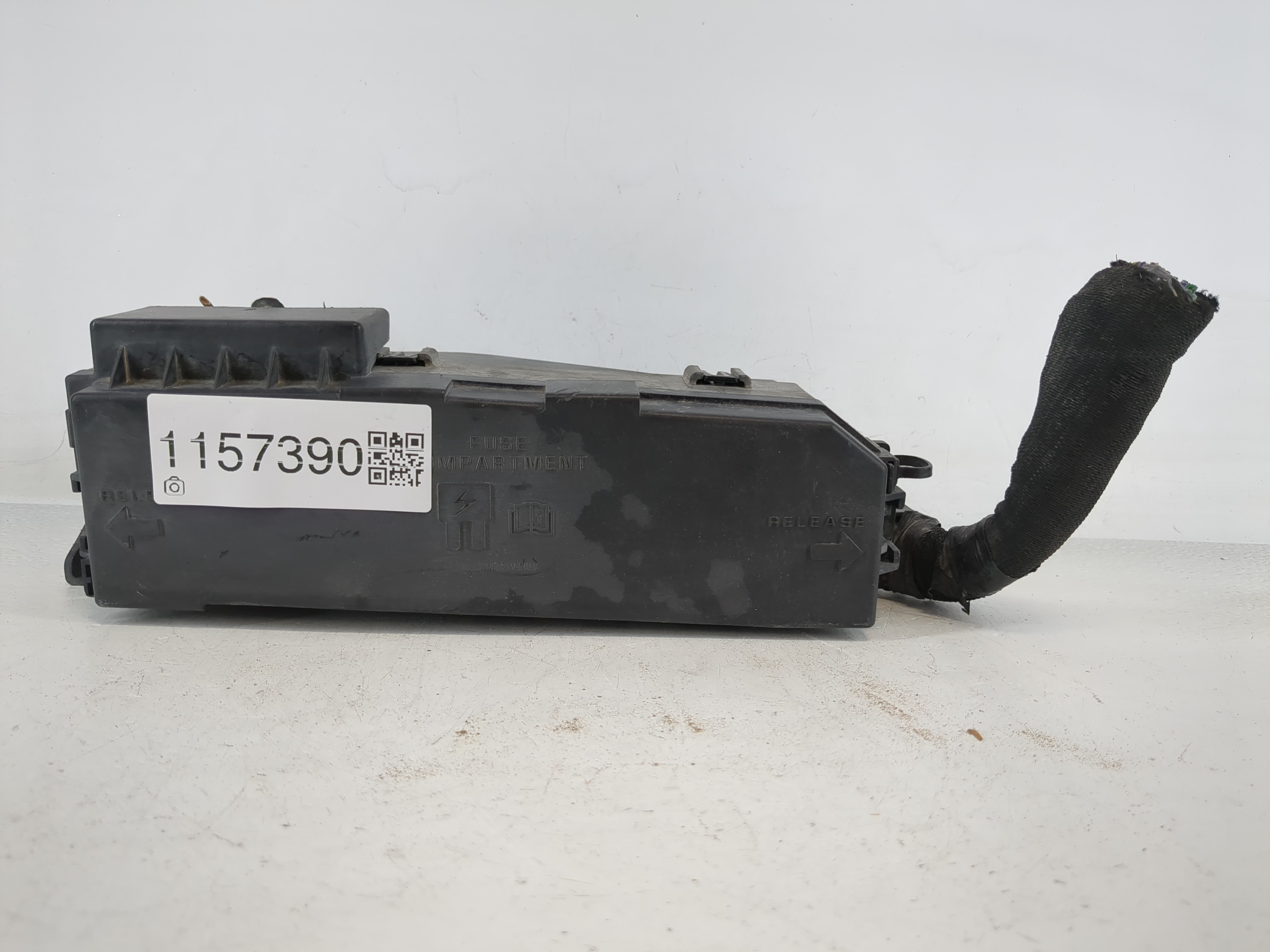 2011-2012 Ford Escape Fusebox Fuse Box Relay Module 8l8t-14a003-ae 1157390 - Oemusedautoparts1.com