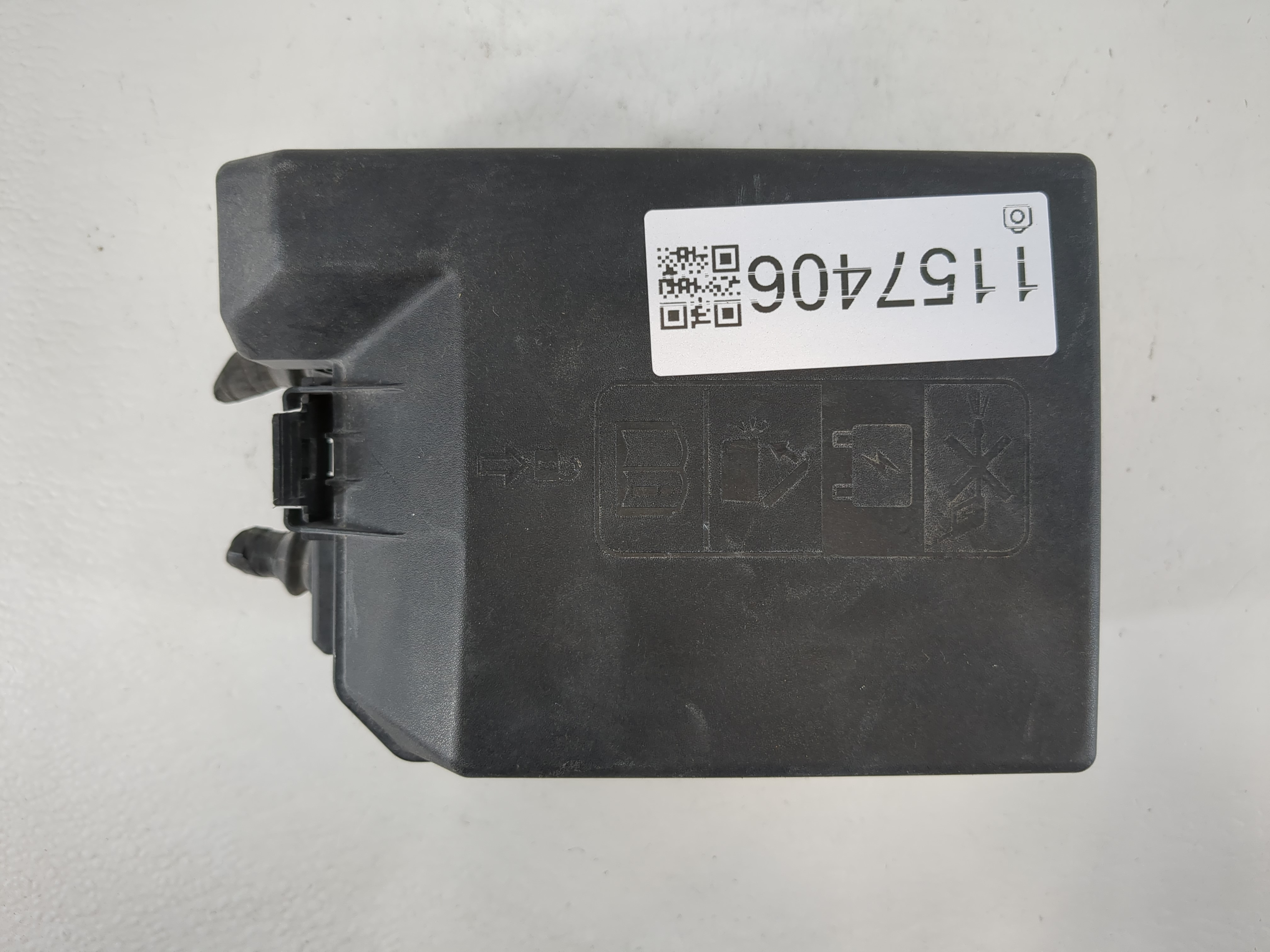 Picture of 2021-2021 Buick Encore Fusebox Fuse Box Relay Module 42745055 1157406