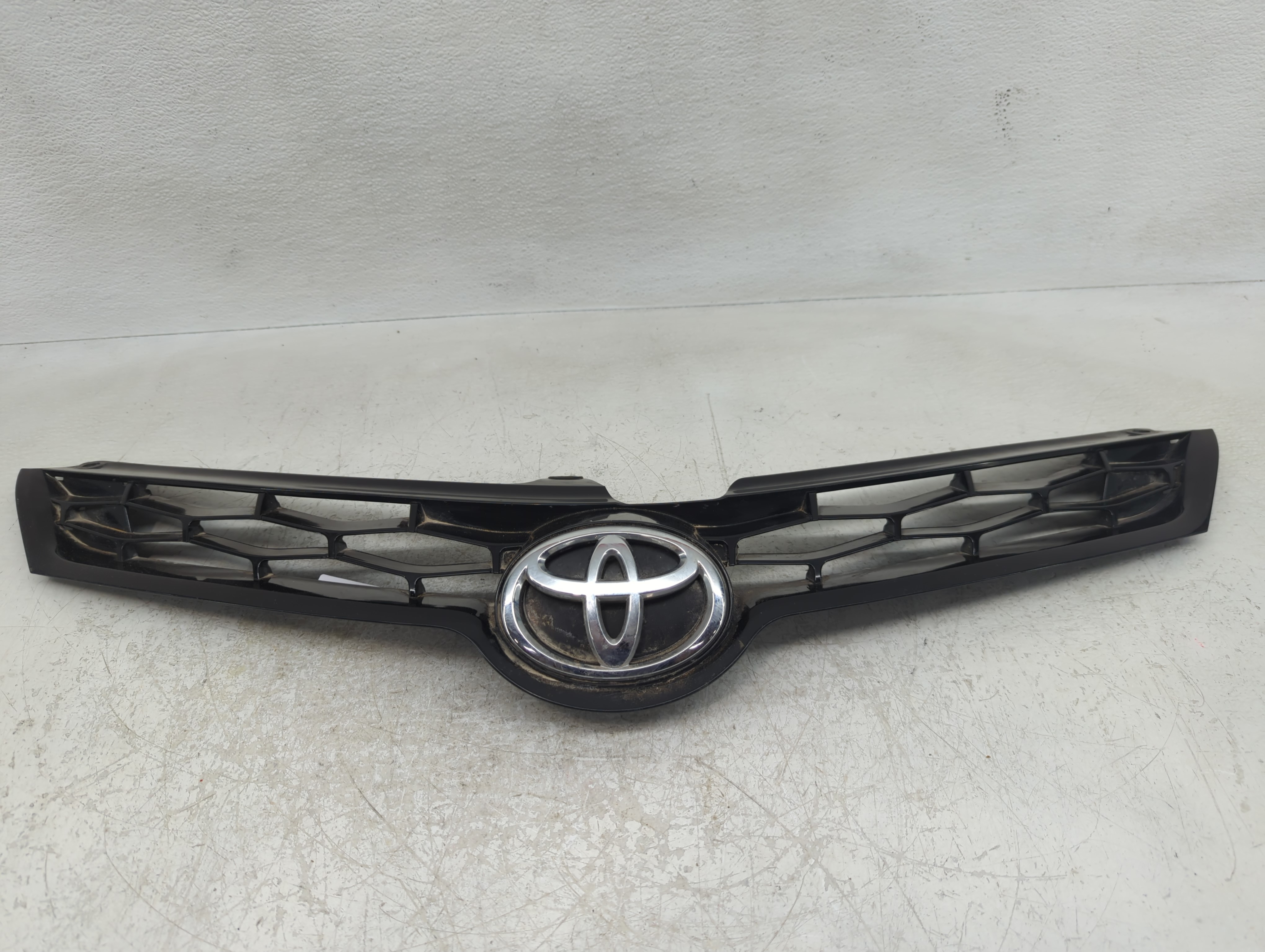 2014-2016 Toyota Corolla Front Grille Bumper Not Included 1157435 - Oemusedautoparts1.com