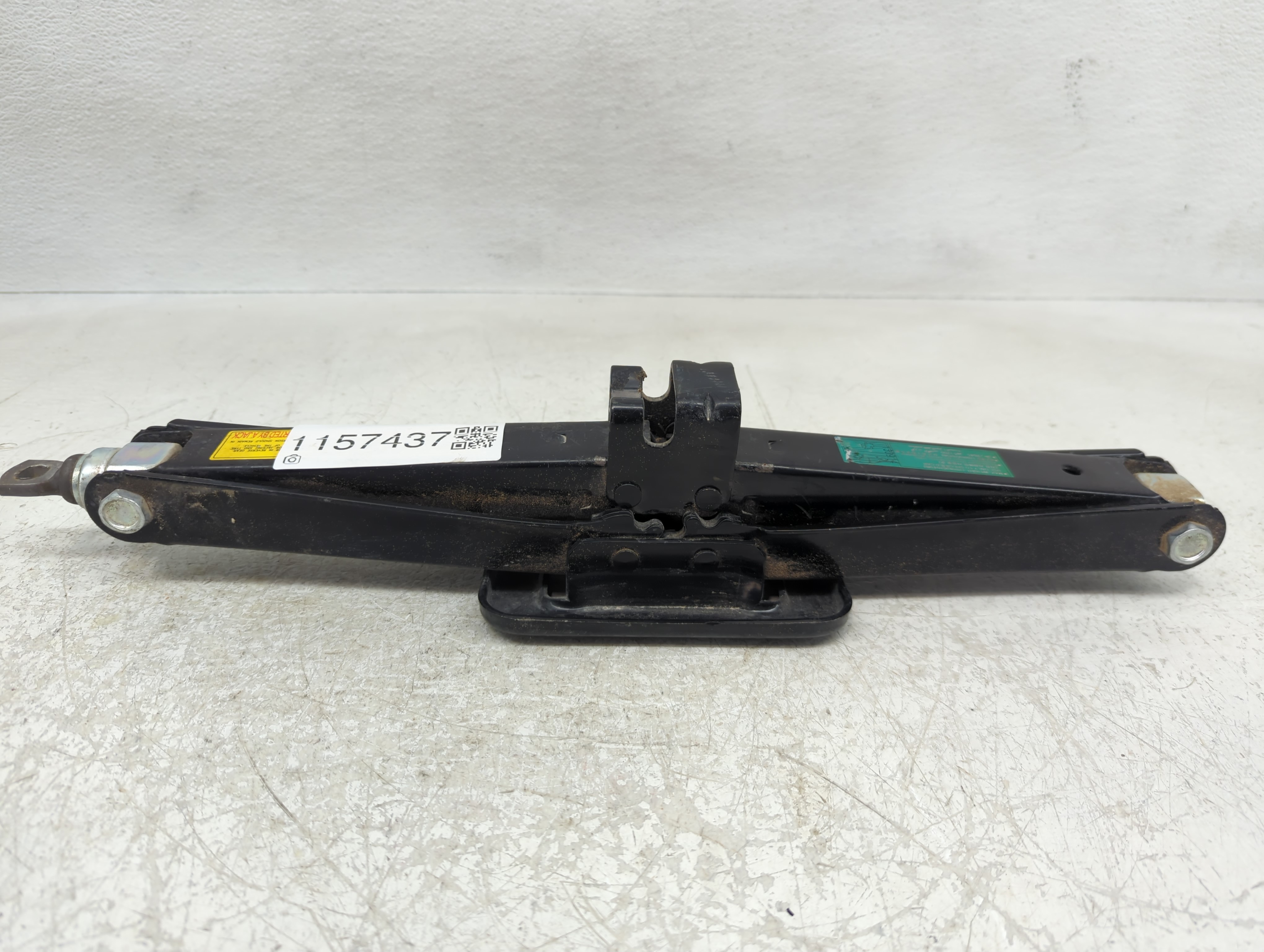 2018 Volkswagen Atlas Spare Scissor Car Jack 1157437 - Oemusedautoparts1.com