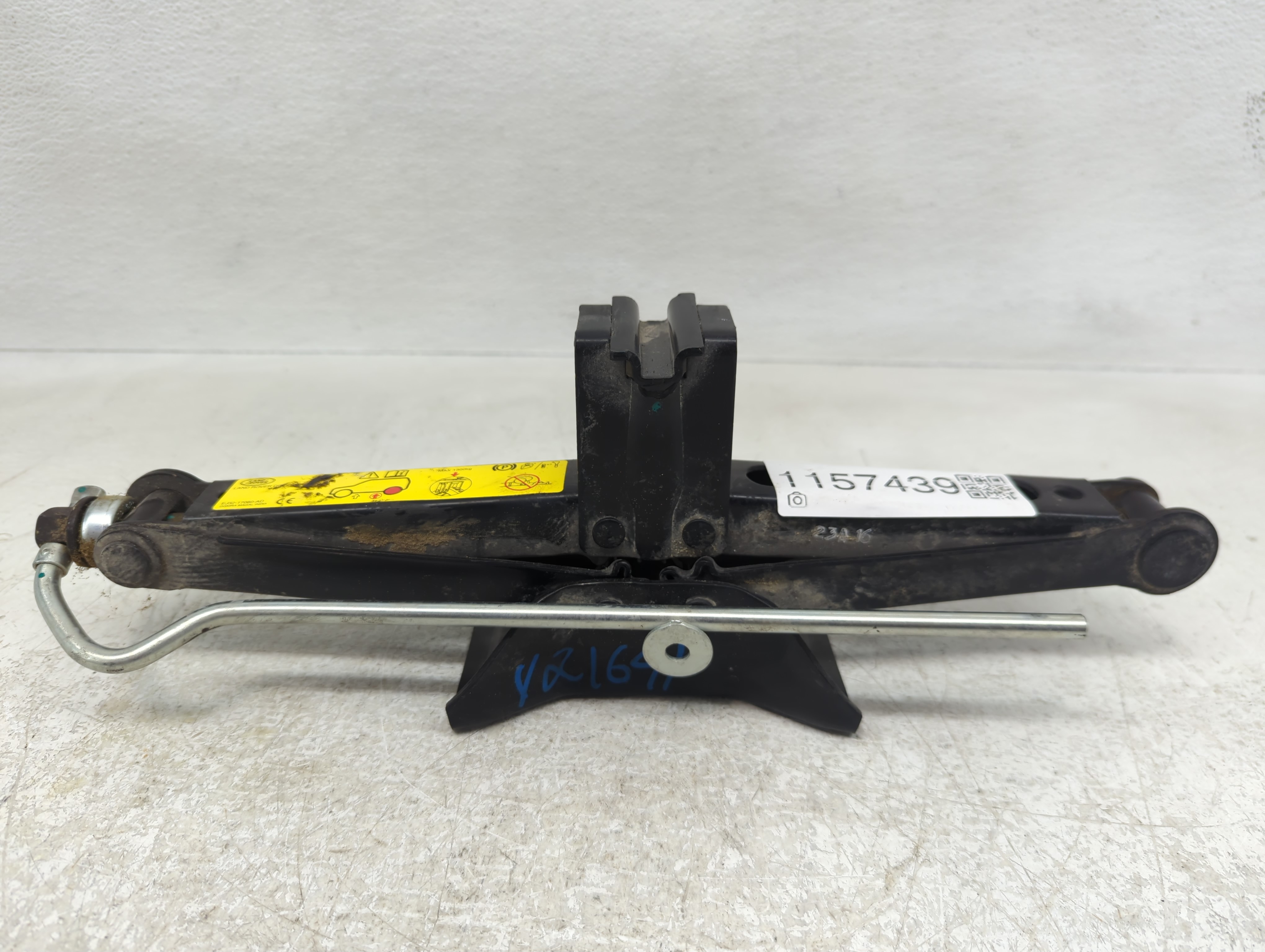 2017 Land Rover Discovery Spare Scissor Car Jack 1157439 - Oemusedautoparts1.com