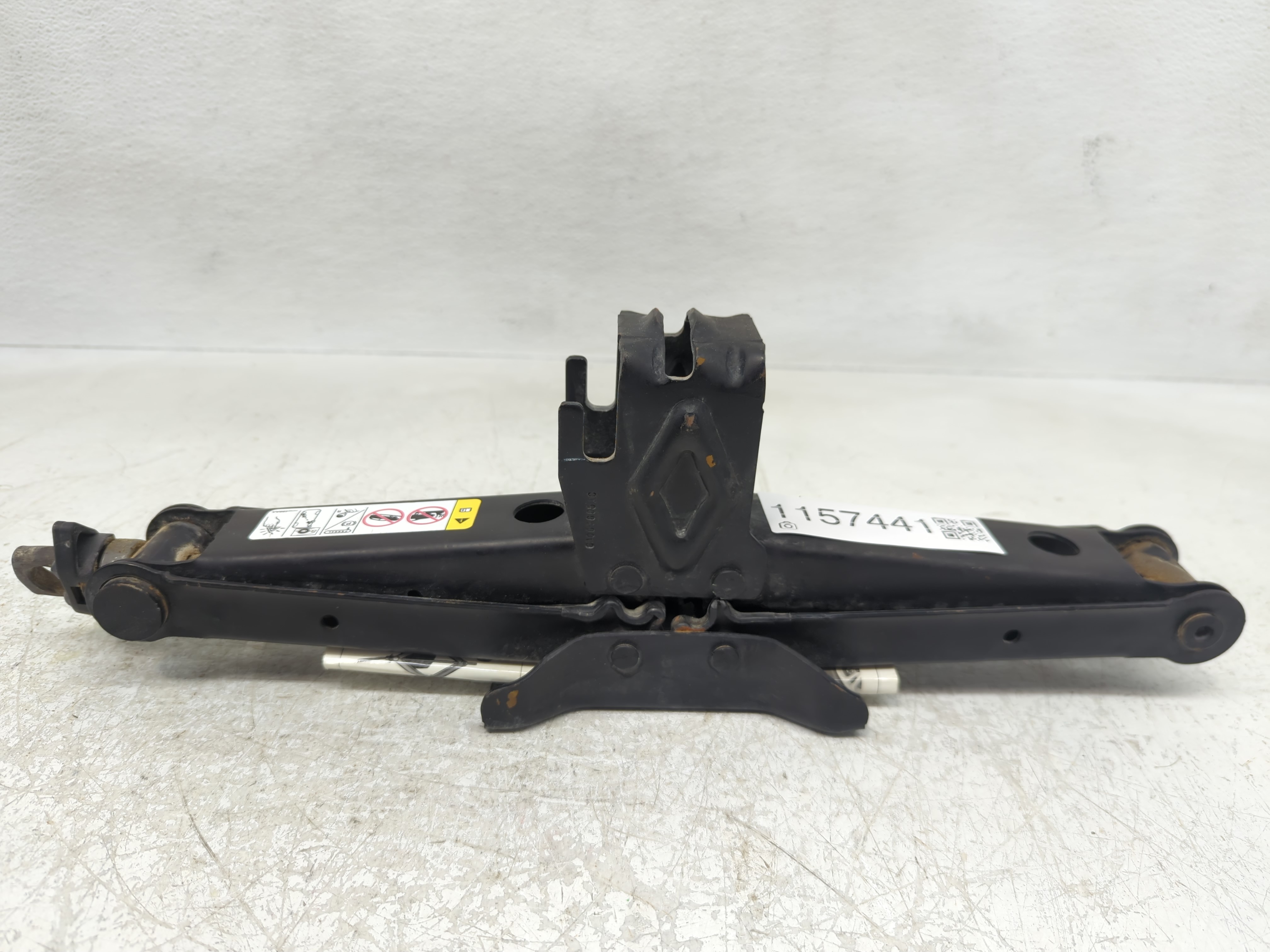 2015 Dodge Durango Spare Scissor Car Jack 1157441 - Oemusedautoparts1.com