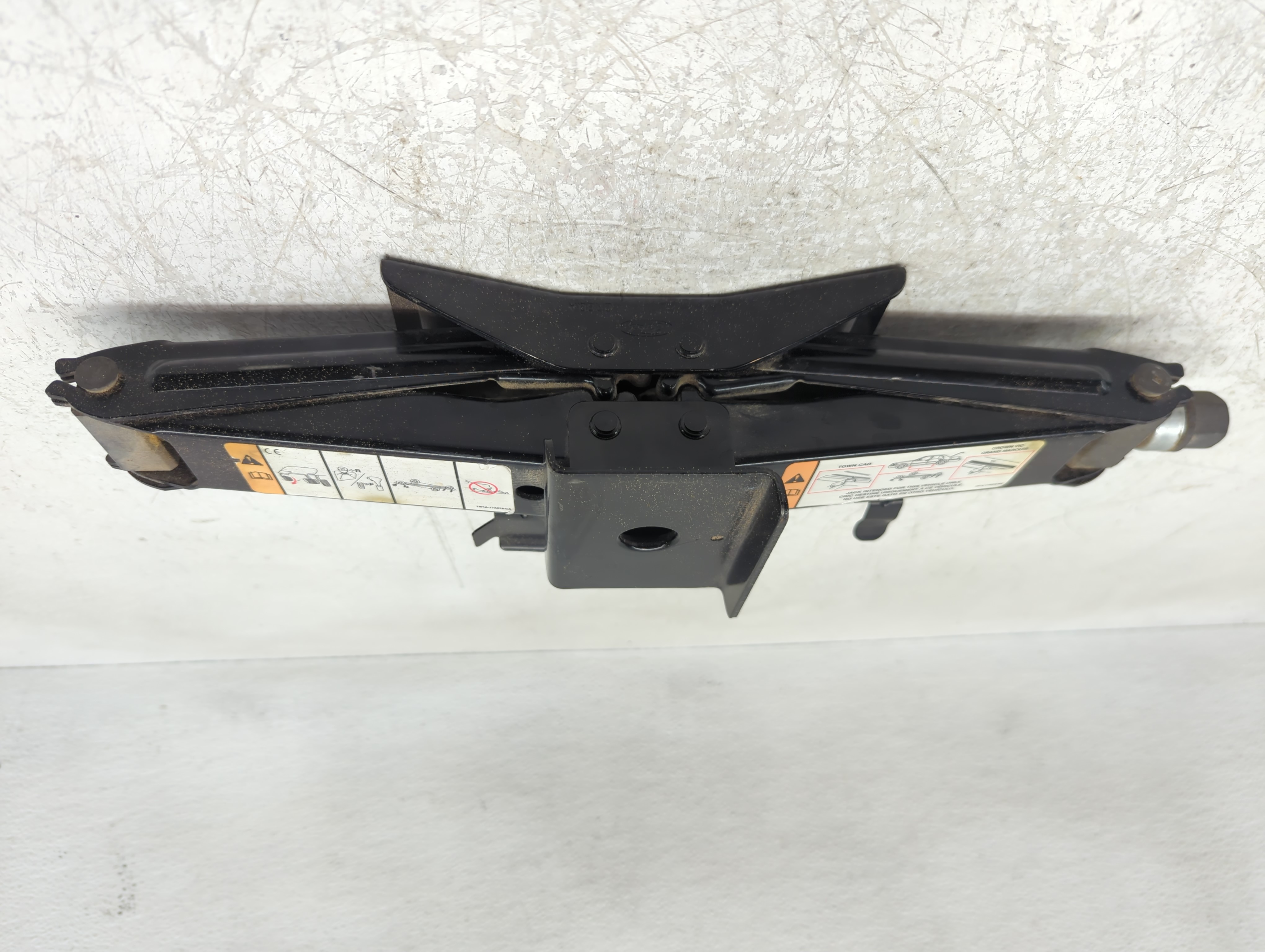 2004 Ford Crown Victoria Spare Scissor Car Jack 1157442 - Oemusedautoparts1.com