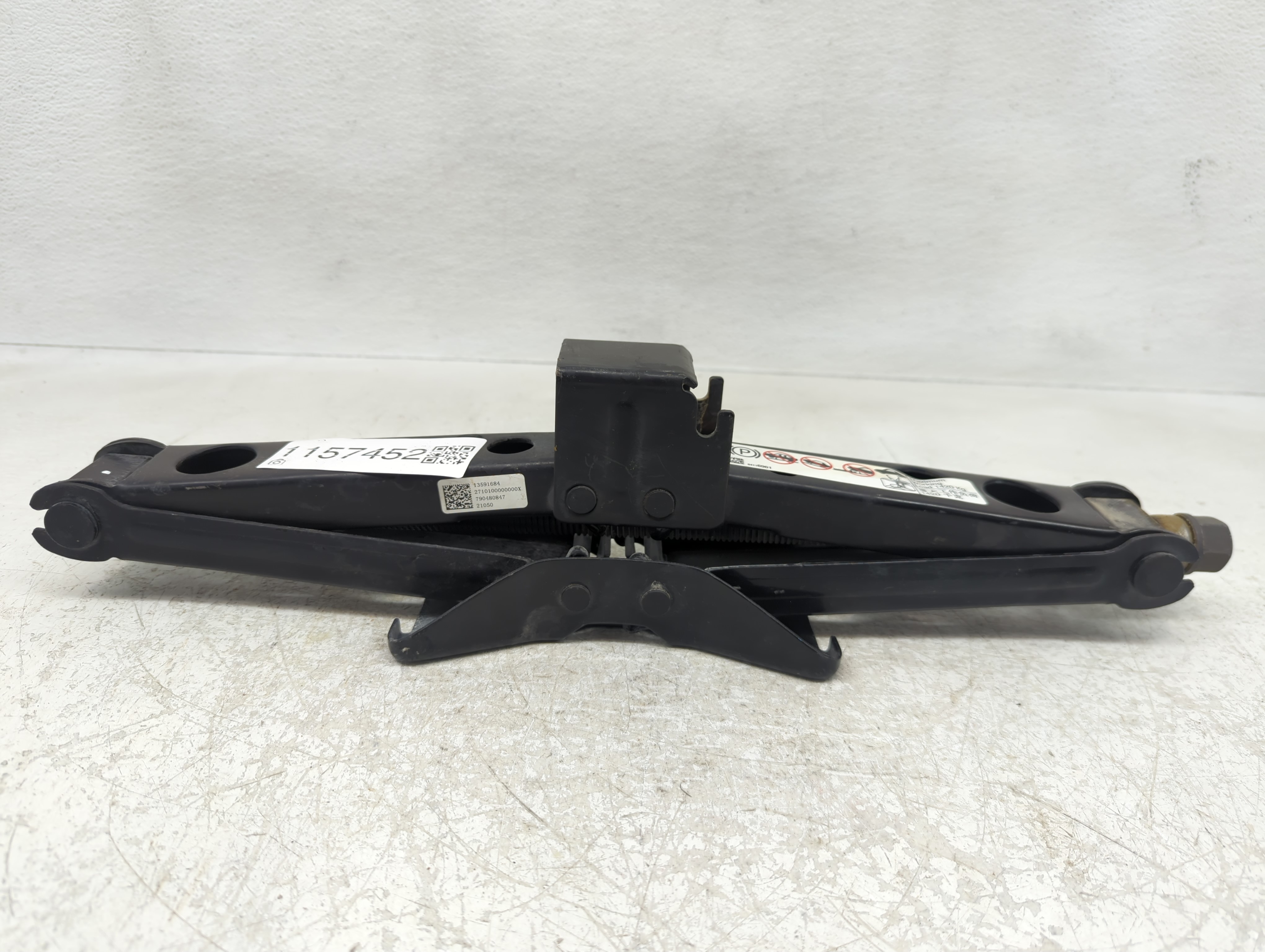Picture of 2021 Chevrolet Traverse Spare Scissor Car Jack 1157452
