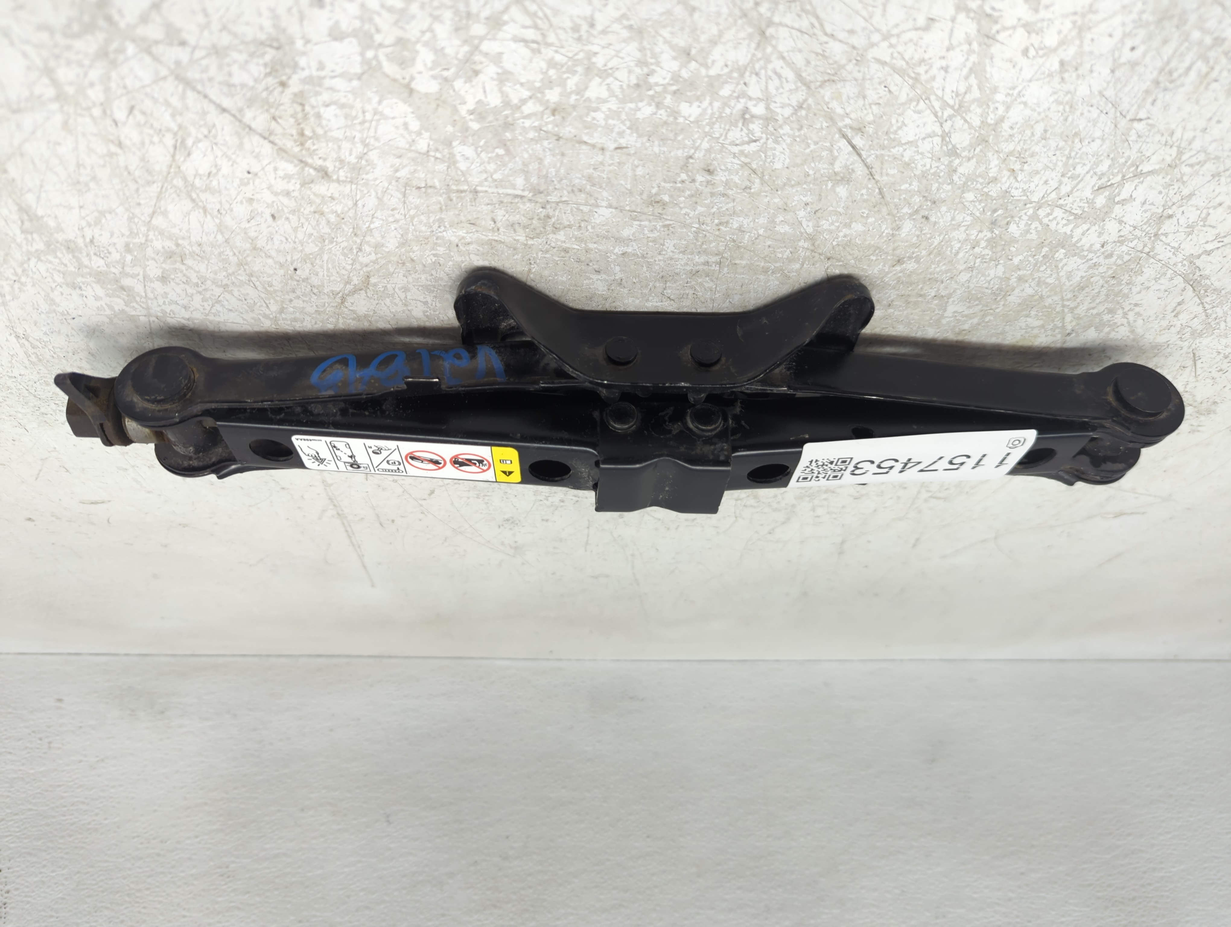 2014 Dodge Avenger Spare Scissor Car Jack 1157453 - Oemusedautoparts1.com