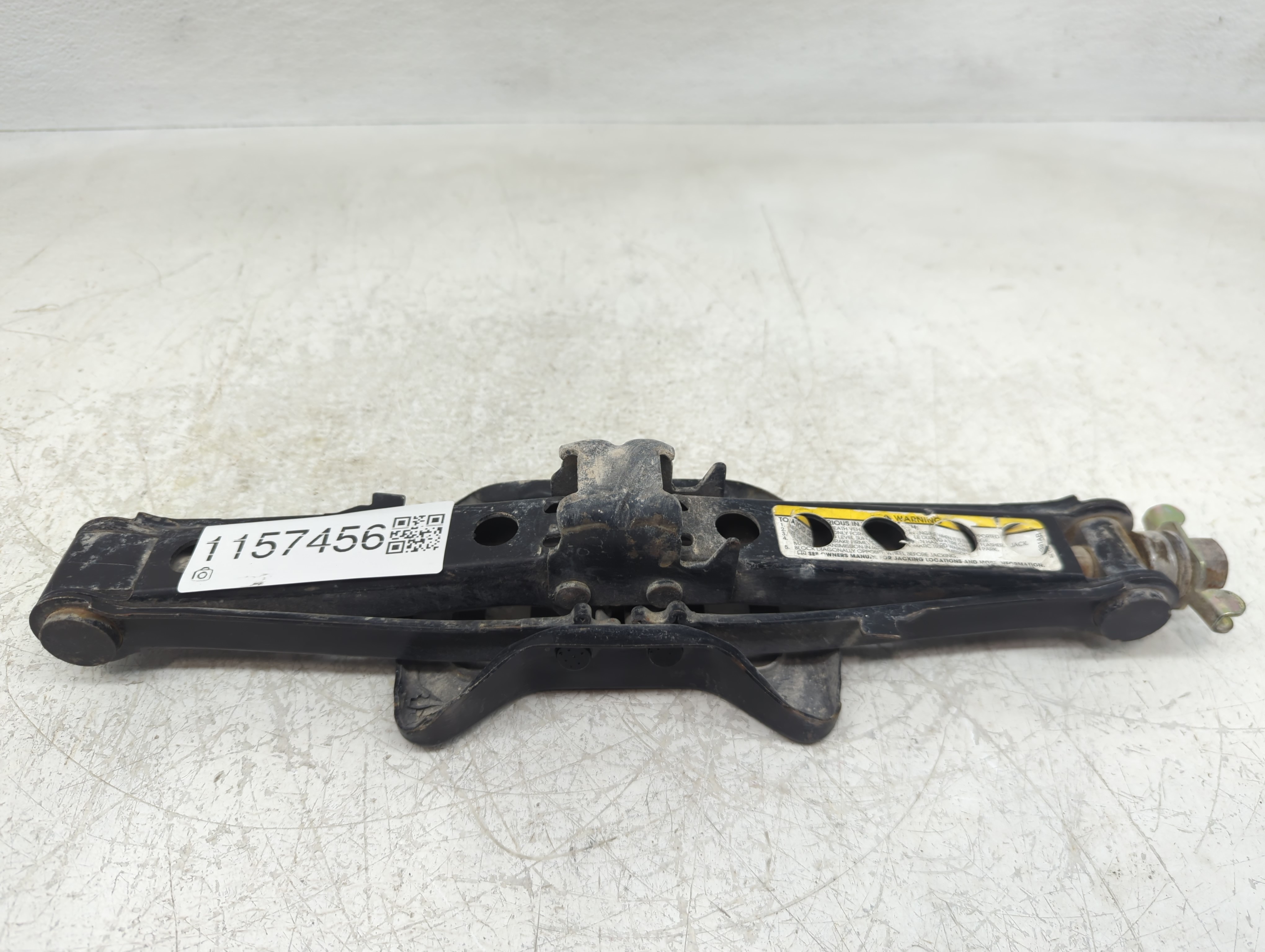 2019 Chrysler 300 Spare Scissor Car Jack 1157456 - Oemusedautoparts1.com