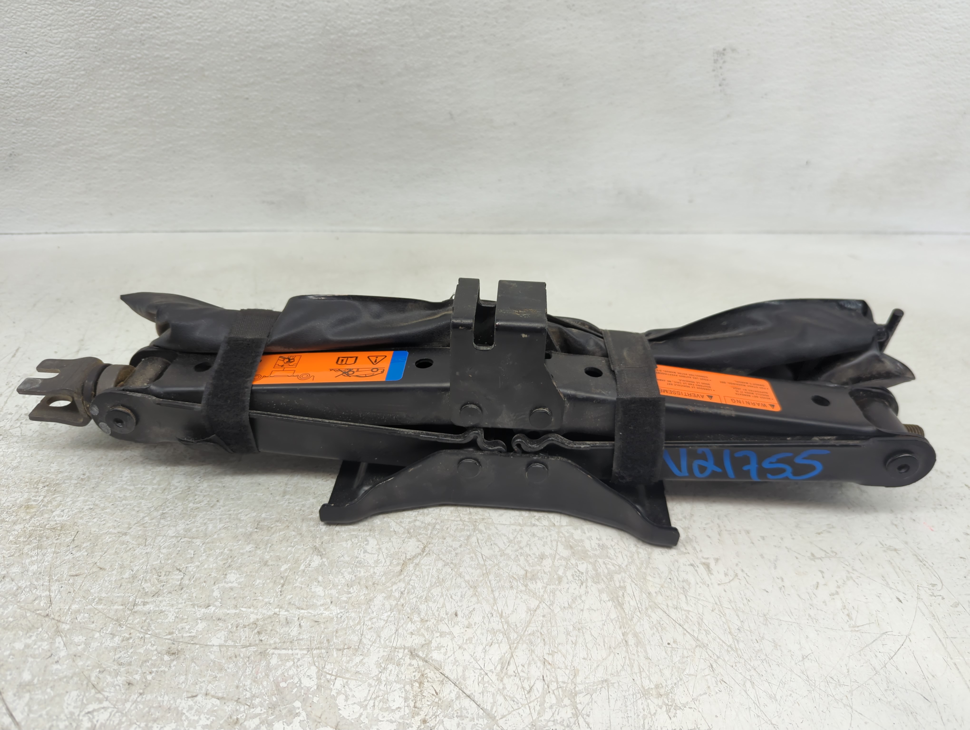 2016 Nissan Pathfinder Spare Scissor Car Jack 1157457 - Oemusedautoparts1.com