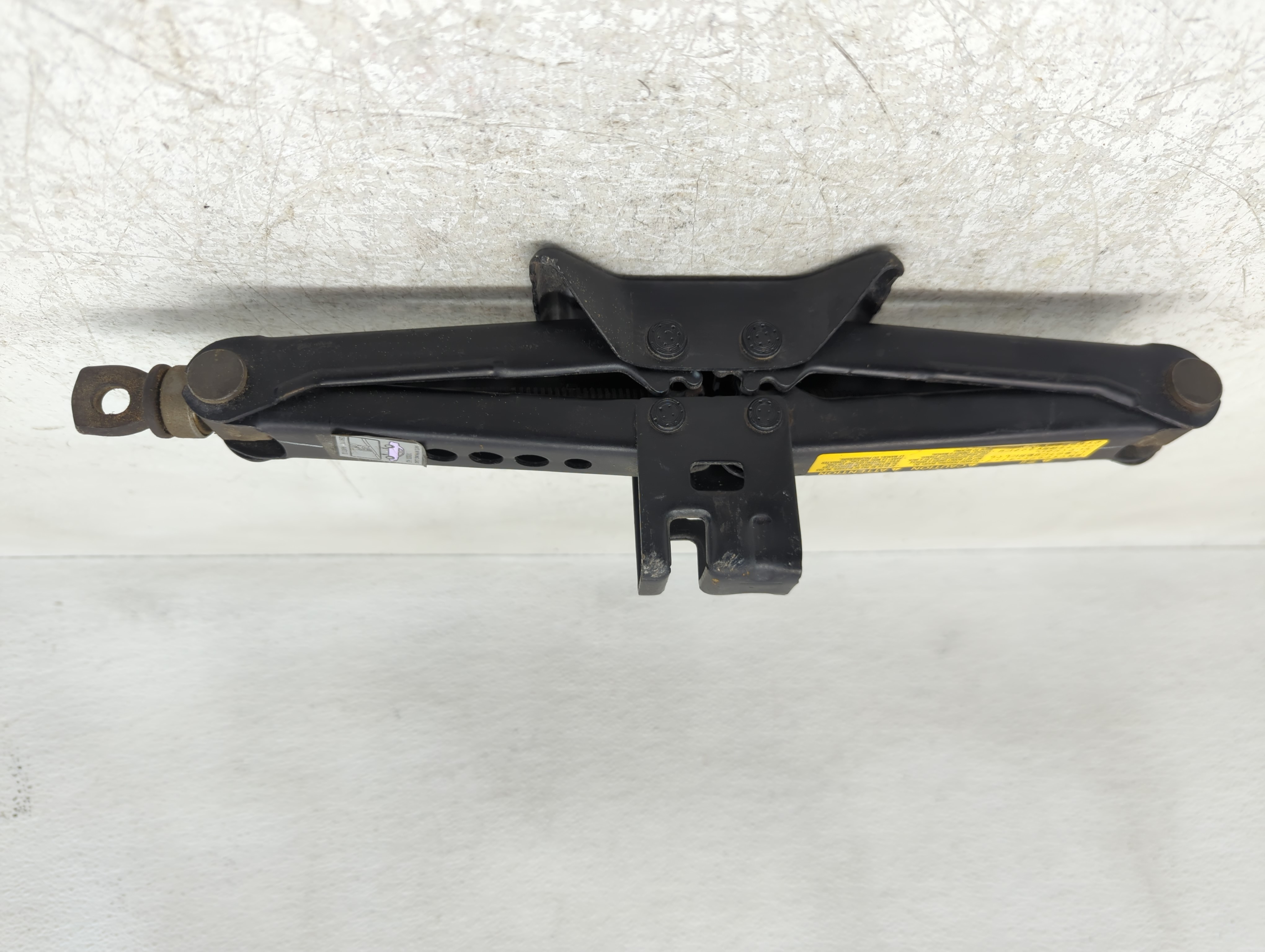 2011 Toyota Camry Spare Scissor Car Jack 1157459 - Oemusedautoparts1.com