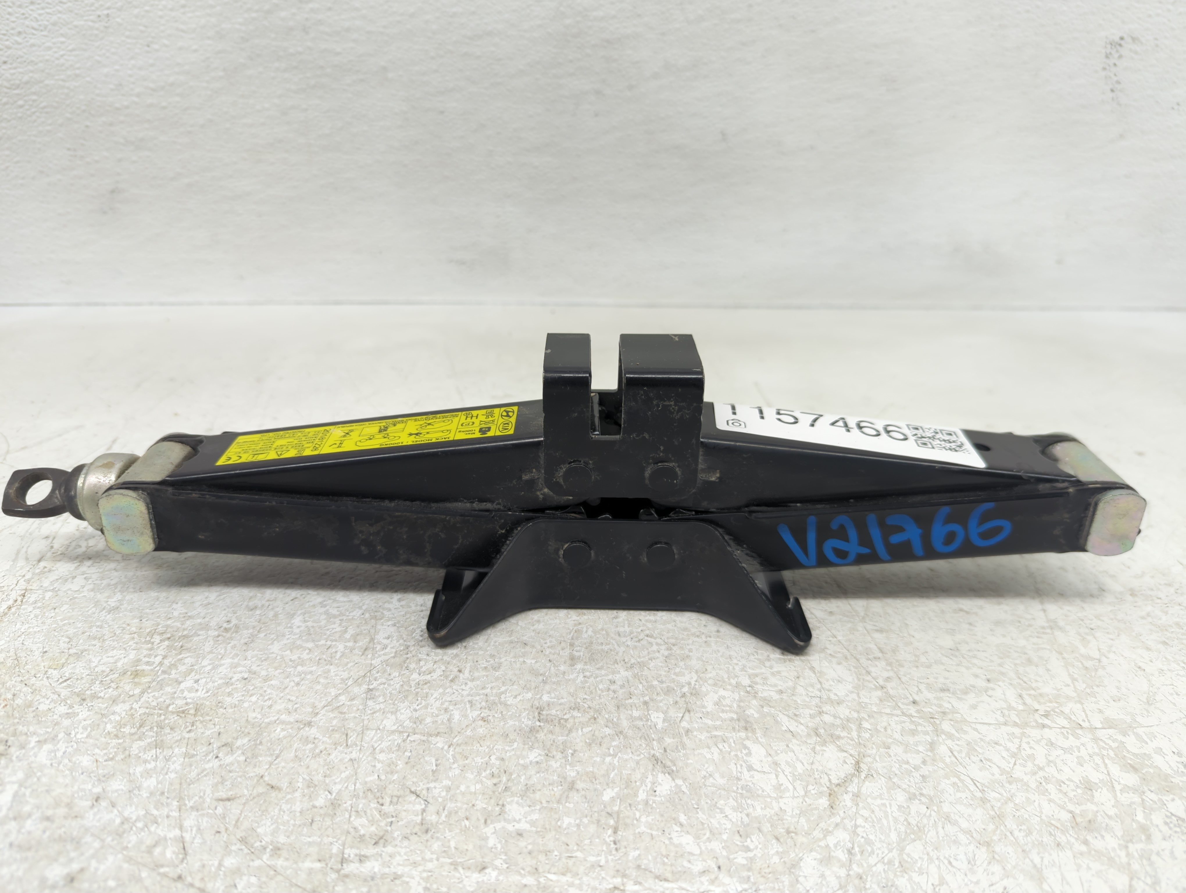 2019 Kia Stinger Spare Scissor Car Jack 1157466 - Oemusedautoparts1.com