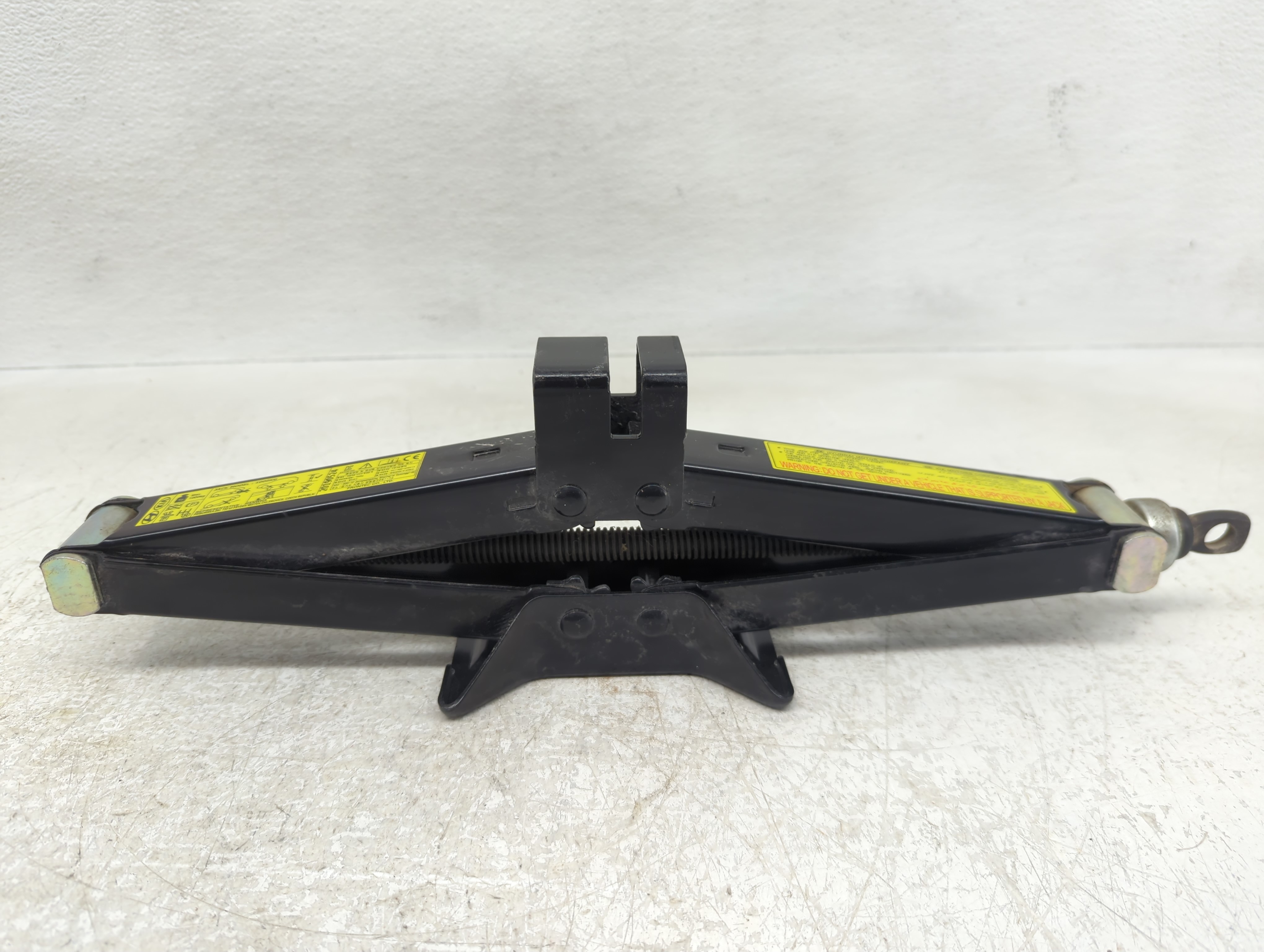 2019 Hyundai Tucson Spare Scissor Car Jack 1157467 - Oemusedautoparts1.com