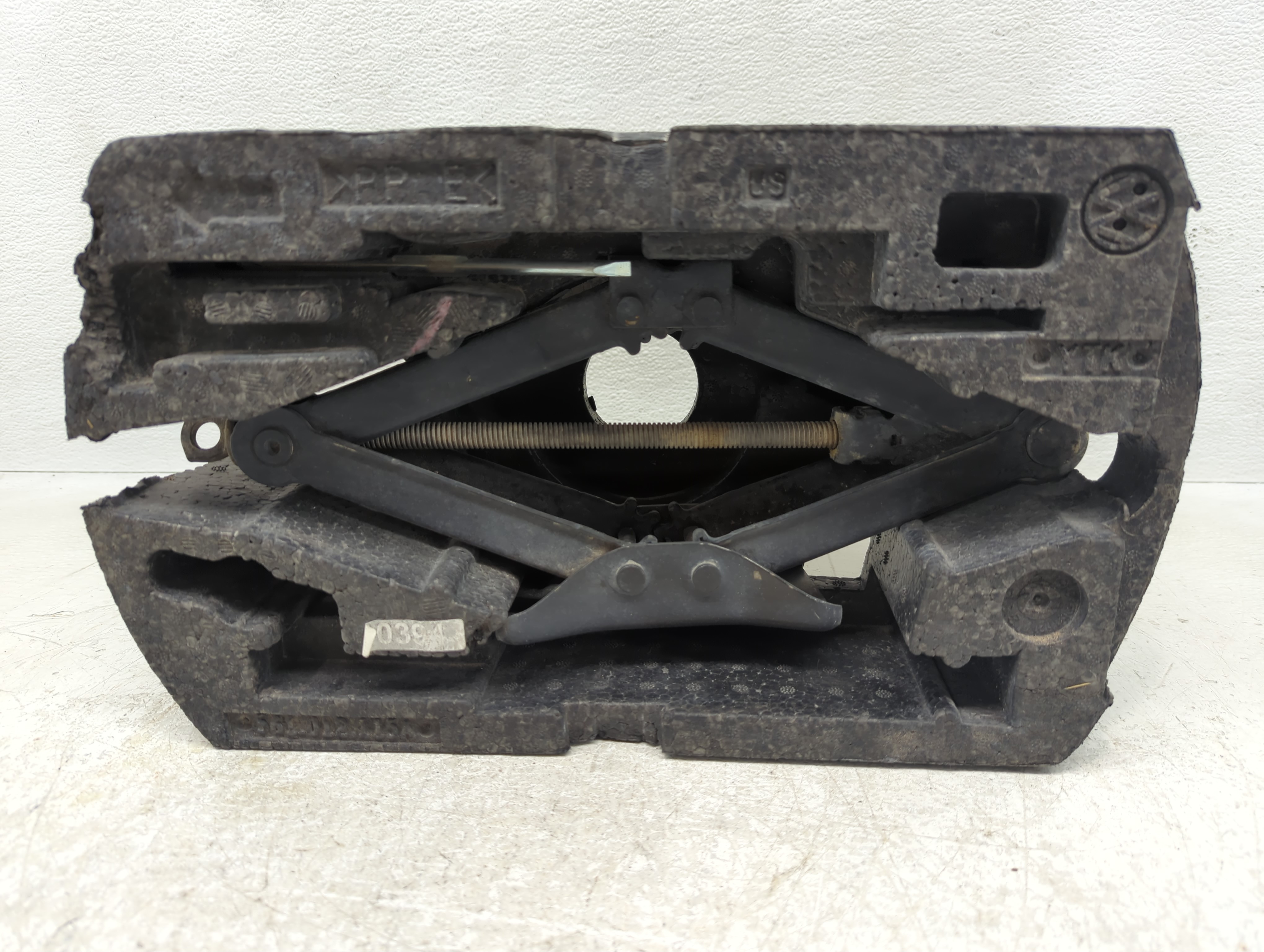 2014 Volkswagen Passat Spare Scissor Car Jack 1157469 - Oemusedautoparts1.com