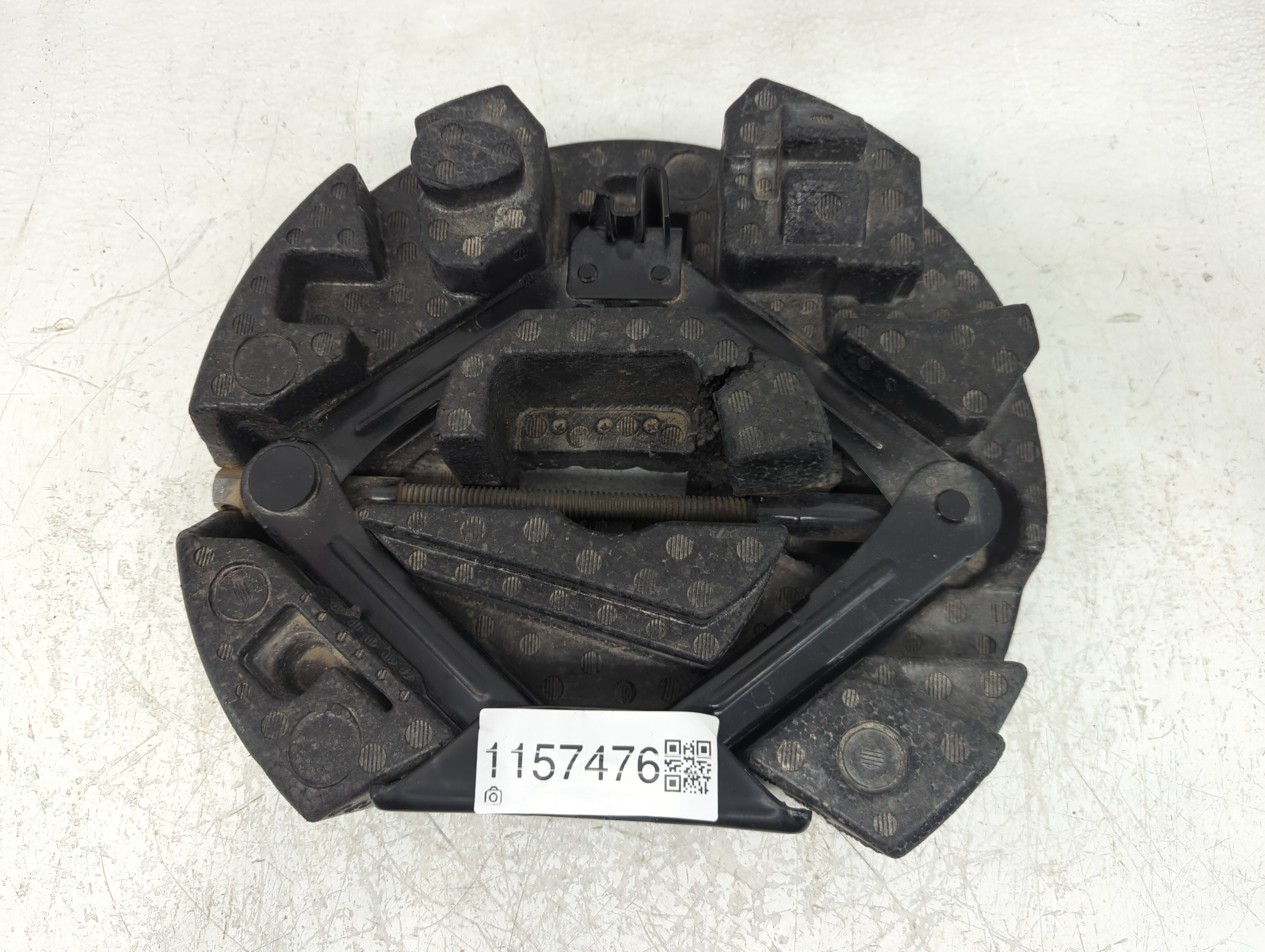 2016 Ford Focus Spare Scissor Car Jack 1157476 - Oemusedautoparts1.com