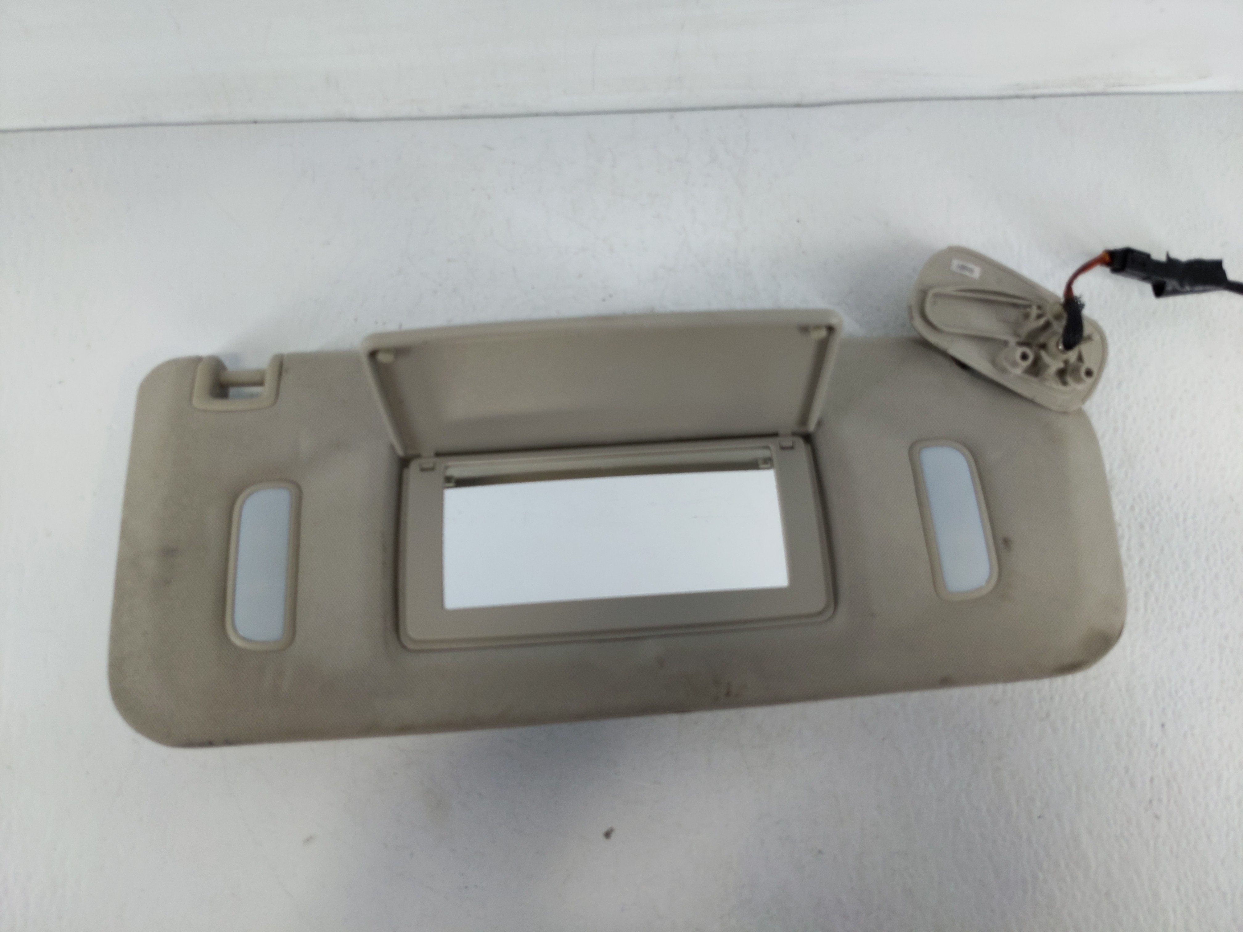 2007-2014 Gmc Yukon Xl 1500 Passenger Sun Visor Mirror Right Sunvisor 1157509 - Oemusedautoparts1.com