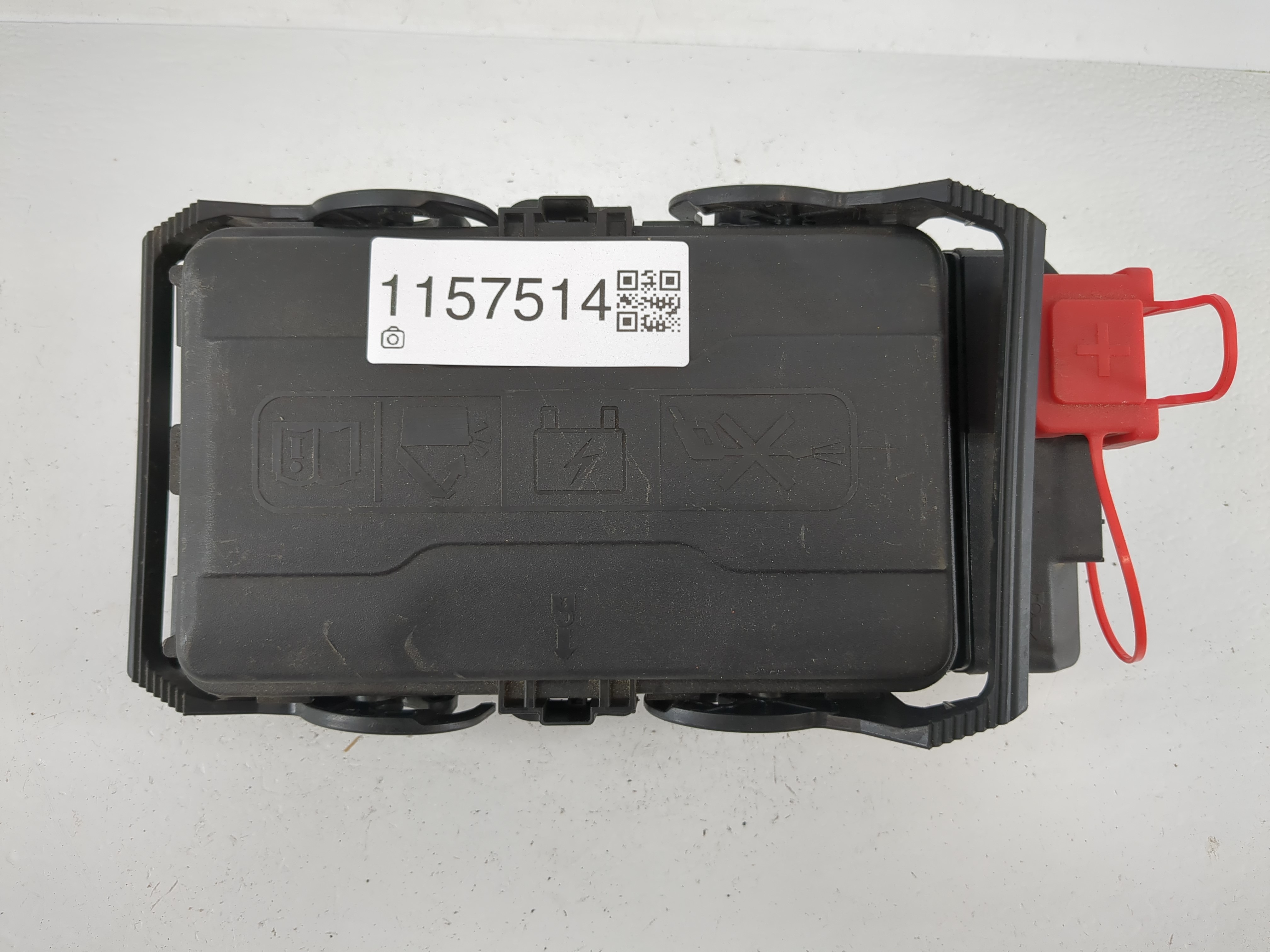 Picture of 2019-2021 Chevrolet Malibu Fusebox Fuse Box Relay Module 84586306 1157514