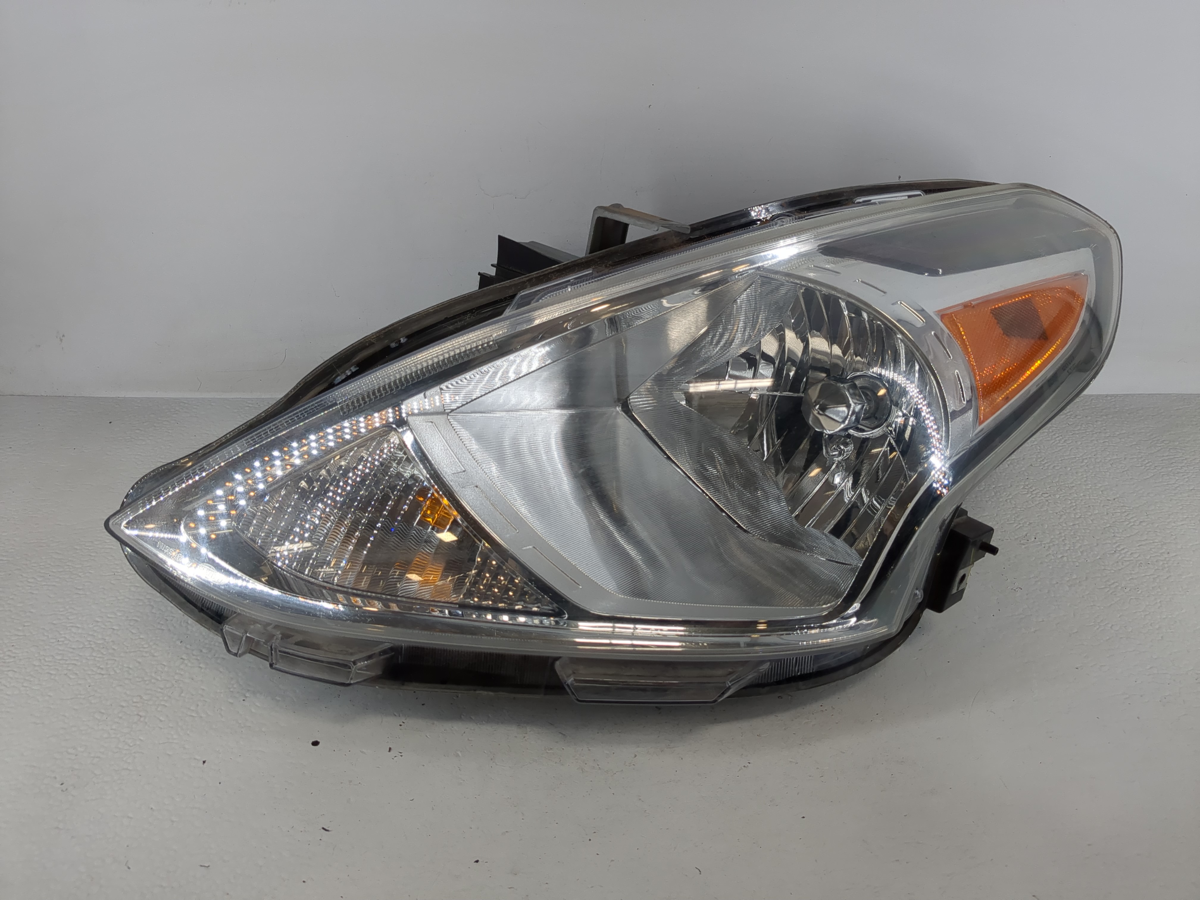 Nissan Versa Driver Left Oem Head Light Headlight Lamp 1157521 - Oemusedautoparts1.com