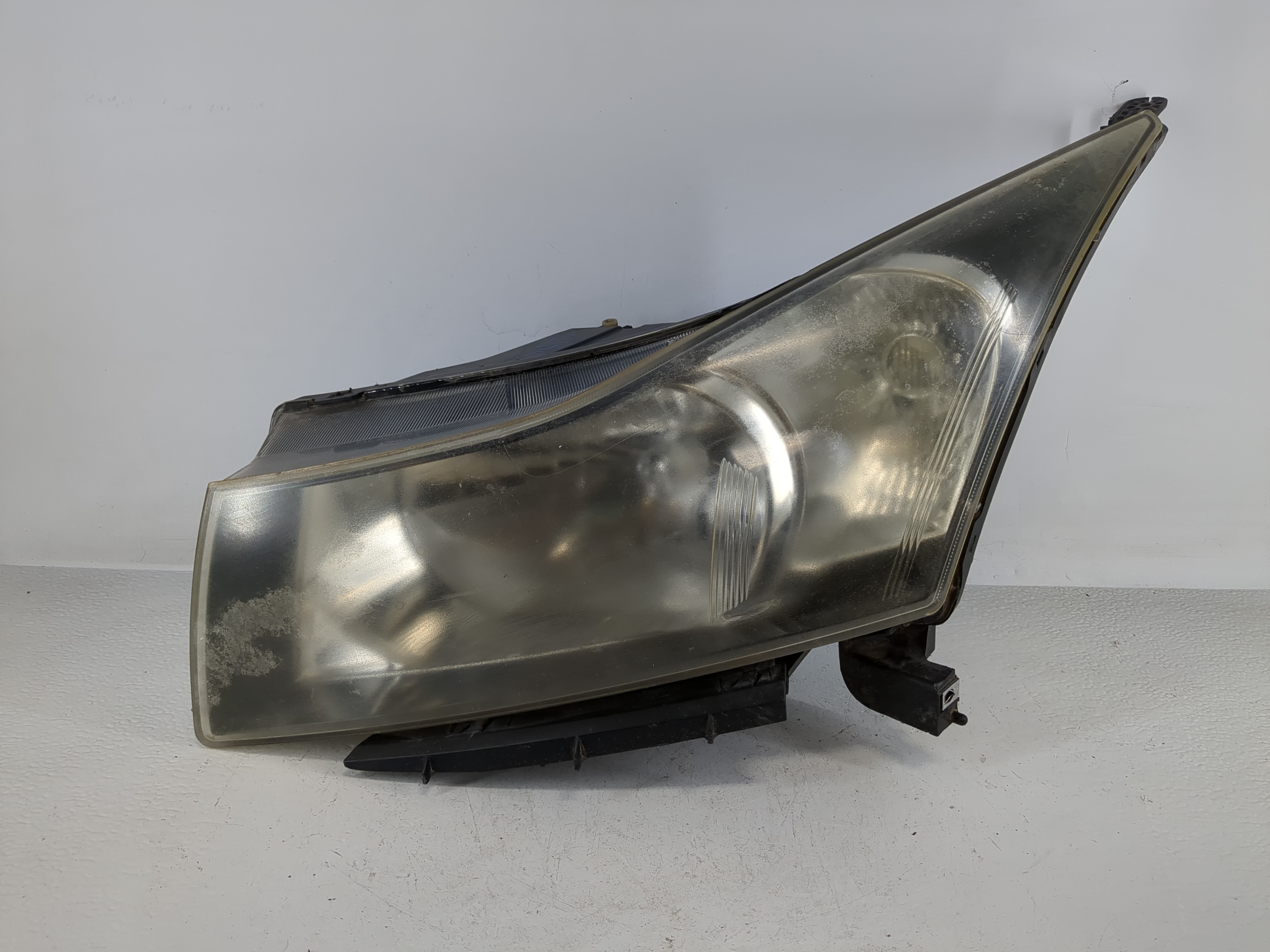 2011-2012 Chevrolet Cruze Driver Left Oem Head Light Headlight Lamp 1157632 - Oemusedautoparts1.com