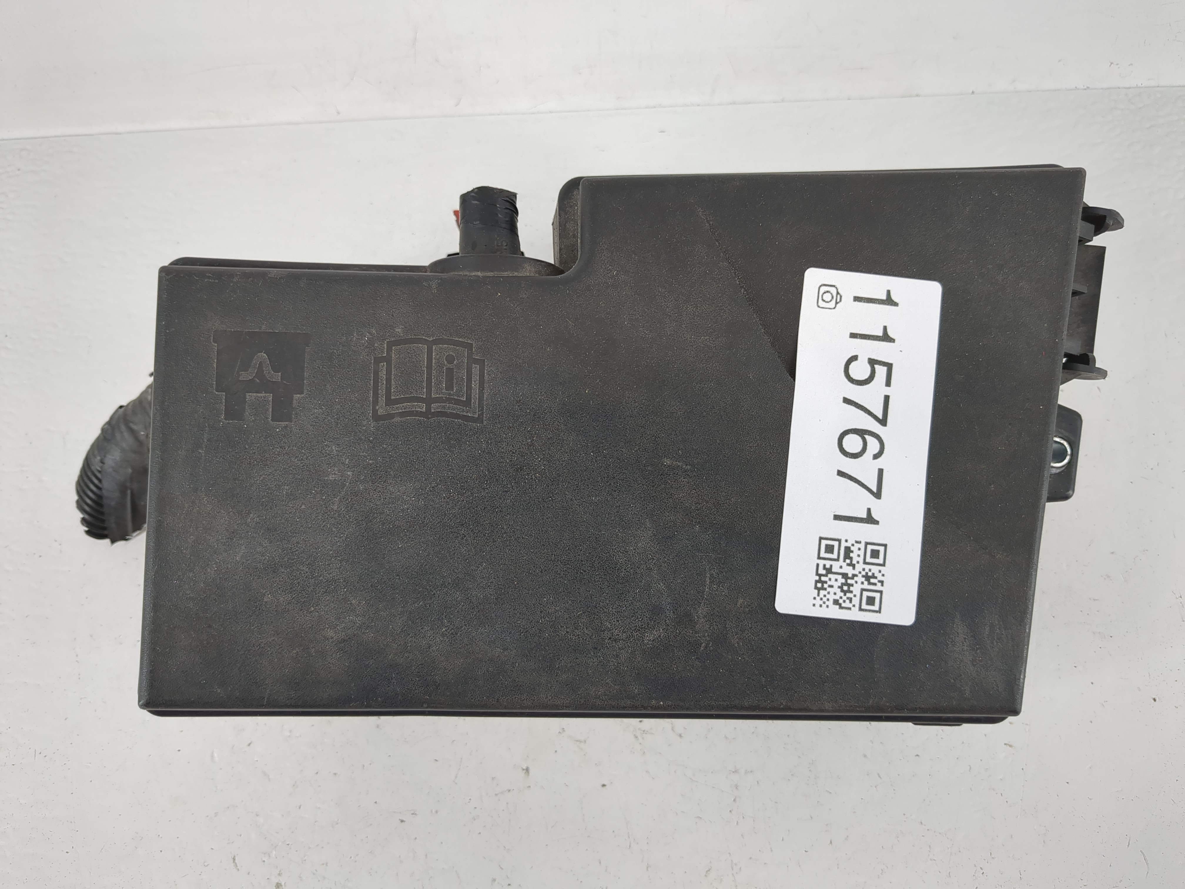 Picture of 2017-2018 Ford Focus Fusebox Fuse Box Relay Module 1157671