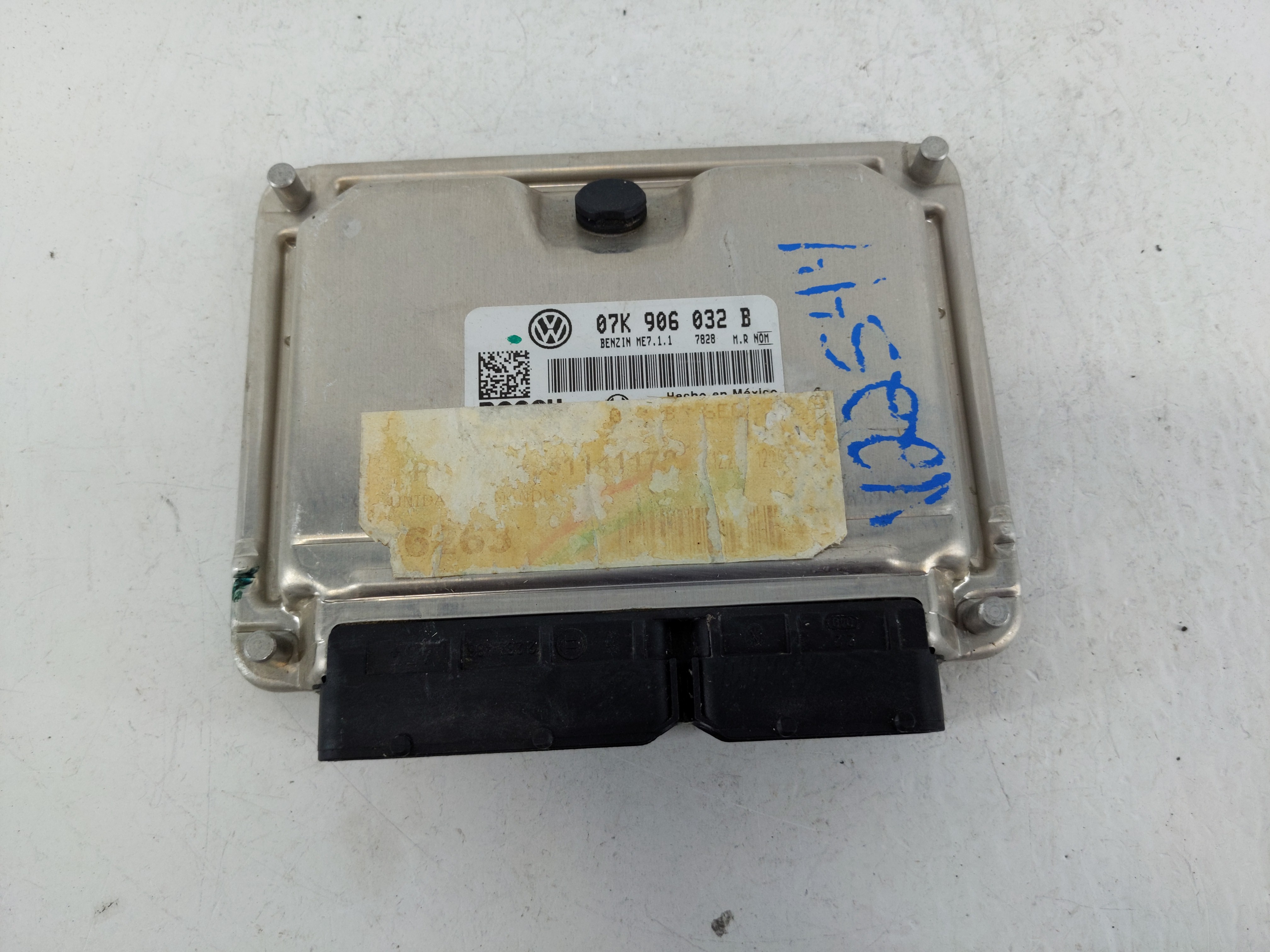 Picture of 2006-2007 Volkswagen Beetle Engine Control Computer Ecu Pcm Ecm Pcu Oem 1157734