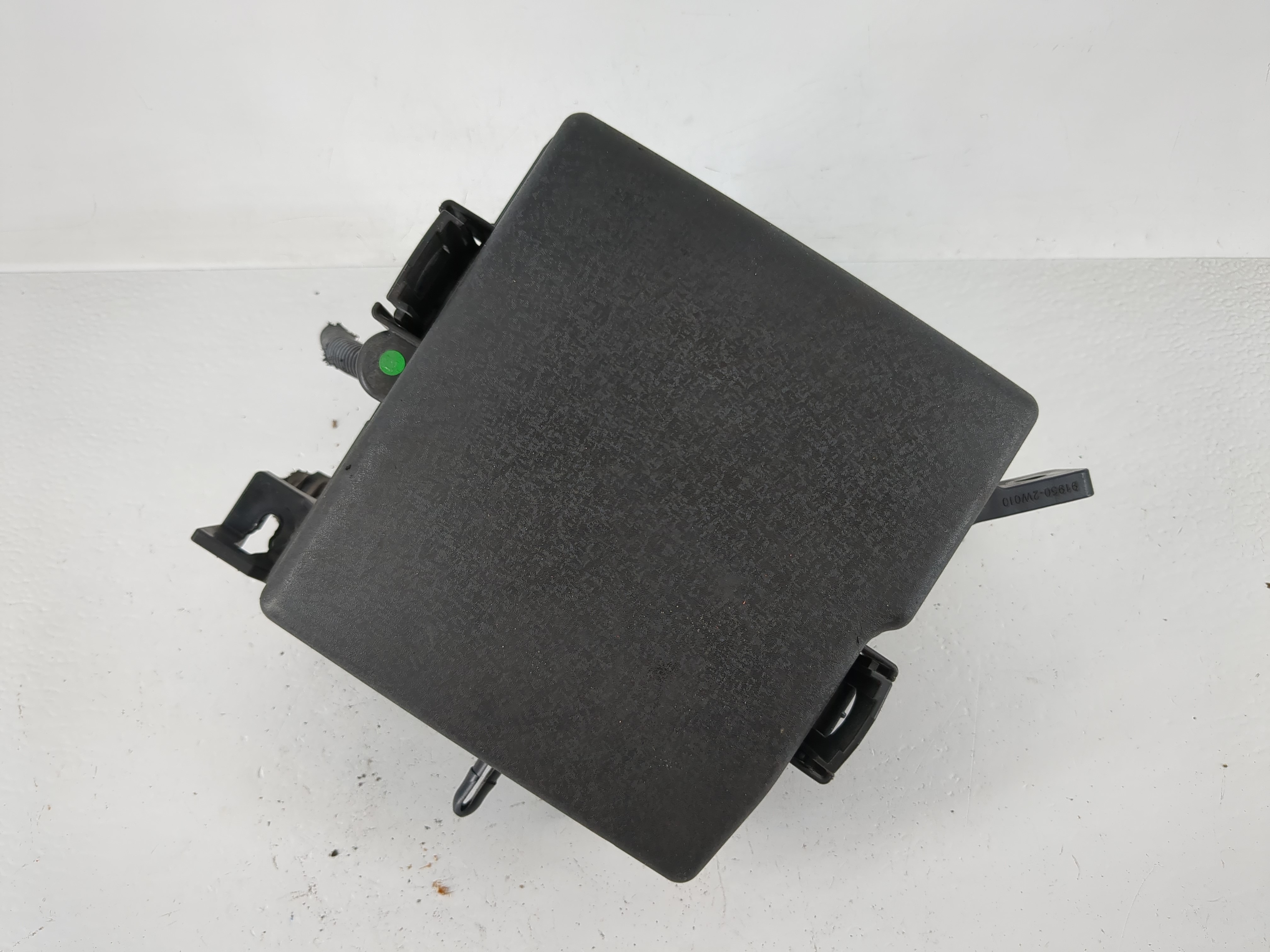 Picture of 2018 Hyundai Santa Fe Fusebox Fuse Box Relay Module P68258536ab 1157741