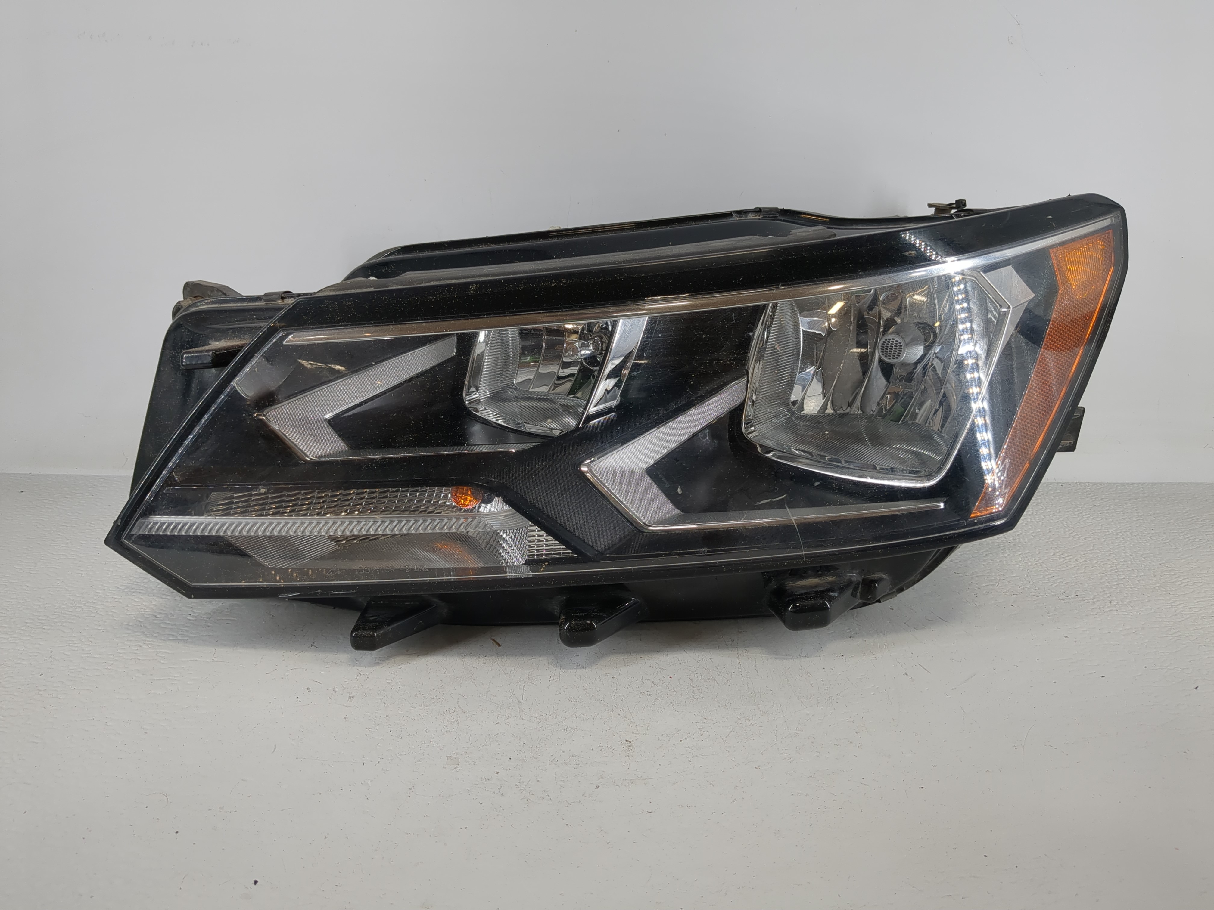 2016-2019 Volkswagen Passat Driver Left Oem Head Light Headlight Lamp 1157745 - Oemusedautoparts1.com