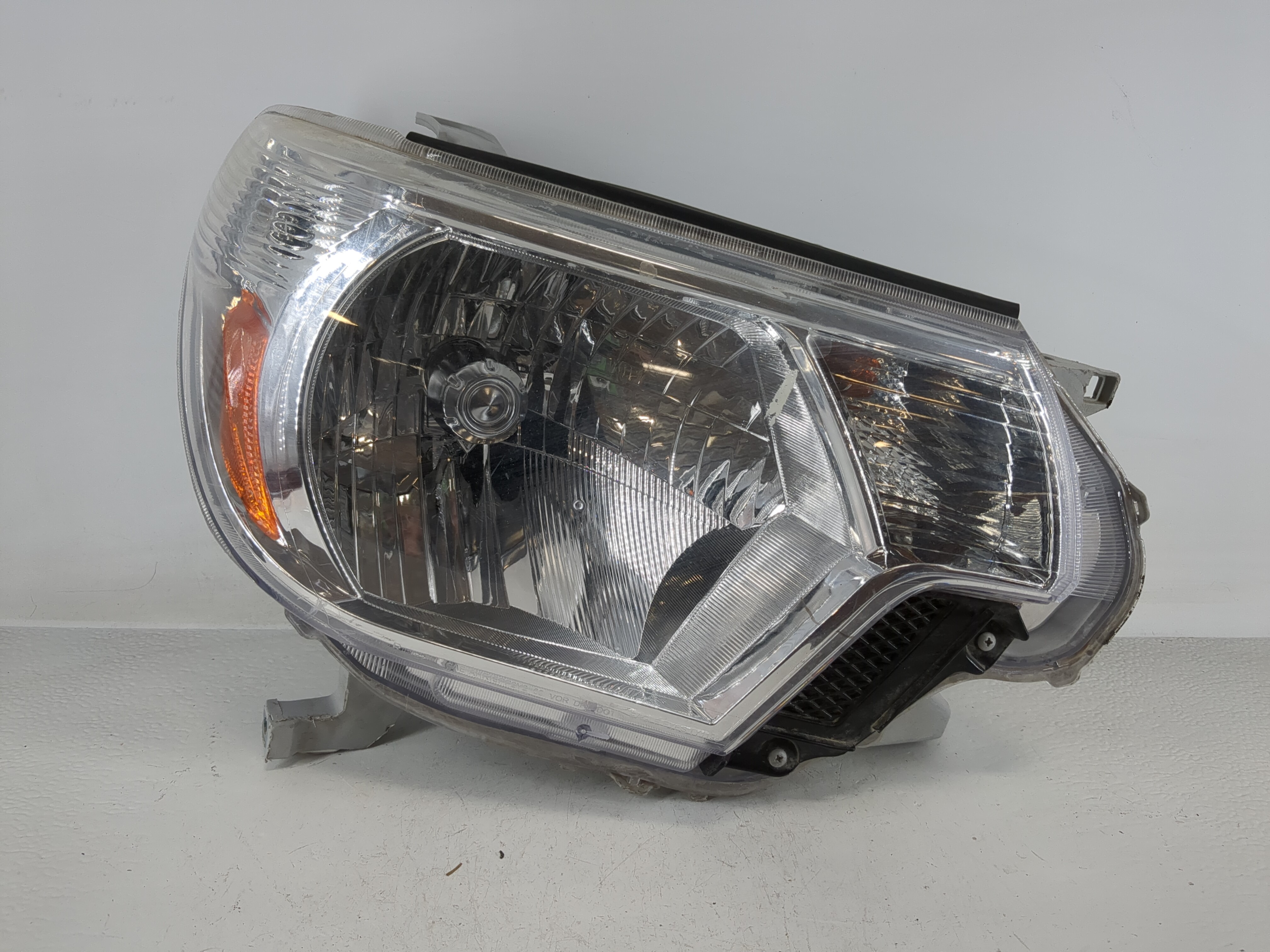 2012-2015 Toyota Tacoma Passenger Right Oem Head Light Headlight Lamp 1157749 - Oemusedautoparts1.com