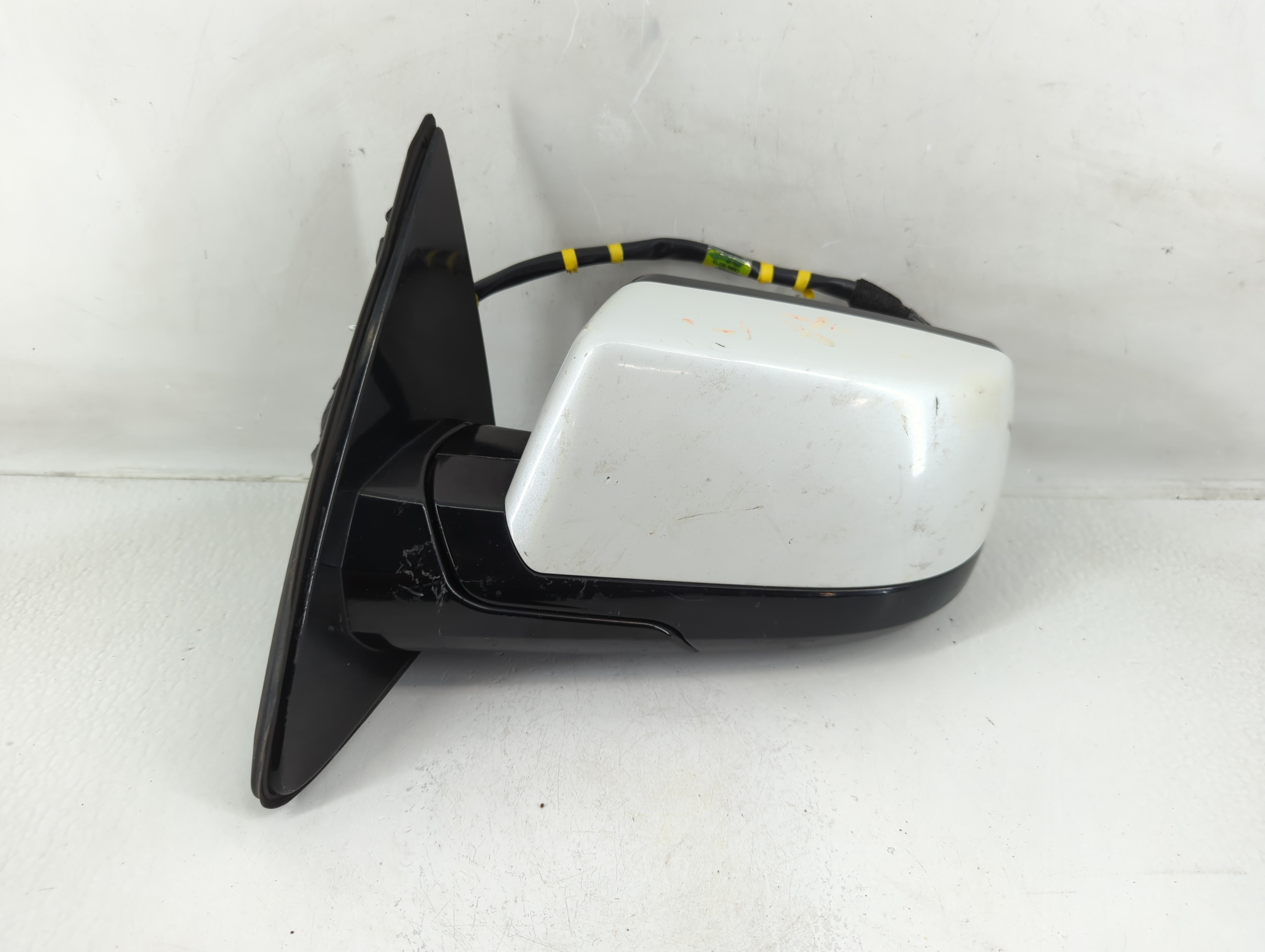Picture of Gmc Yukon Xl 1500 Passenger Right Side View Power Door Mirror White 1157760