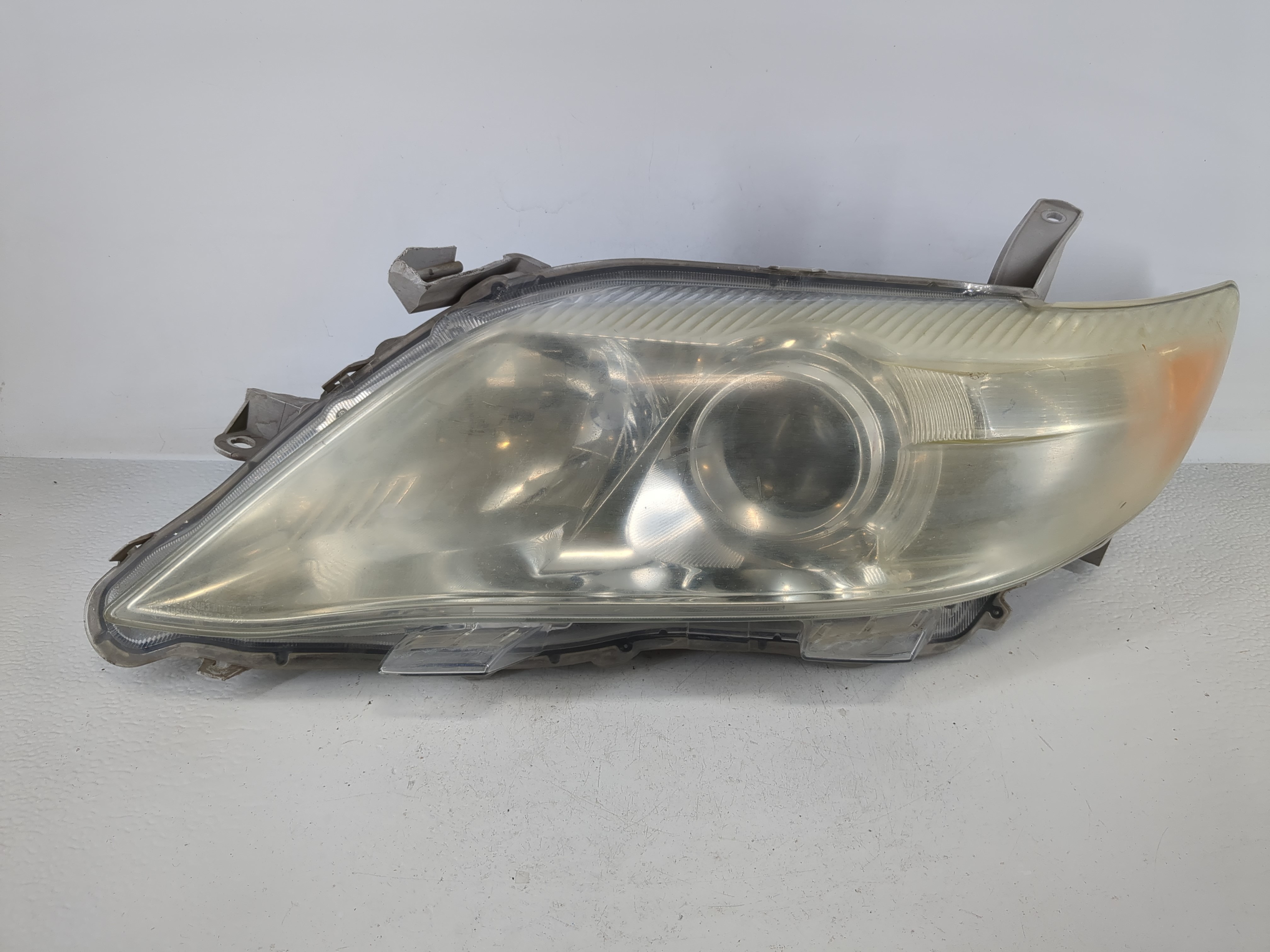 2010-2011 Toyota Camry Driver Left Oem Head Light Headlight Lamp 1157788 - Oemusedautoparts1.com