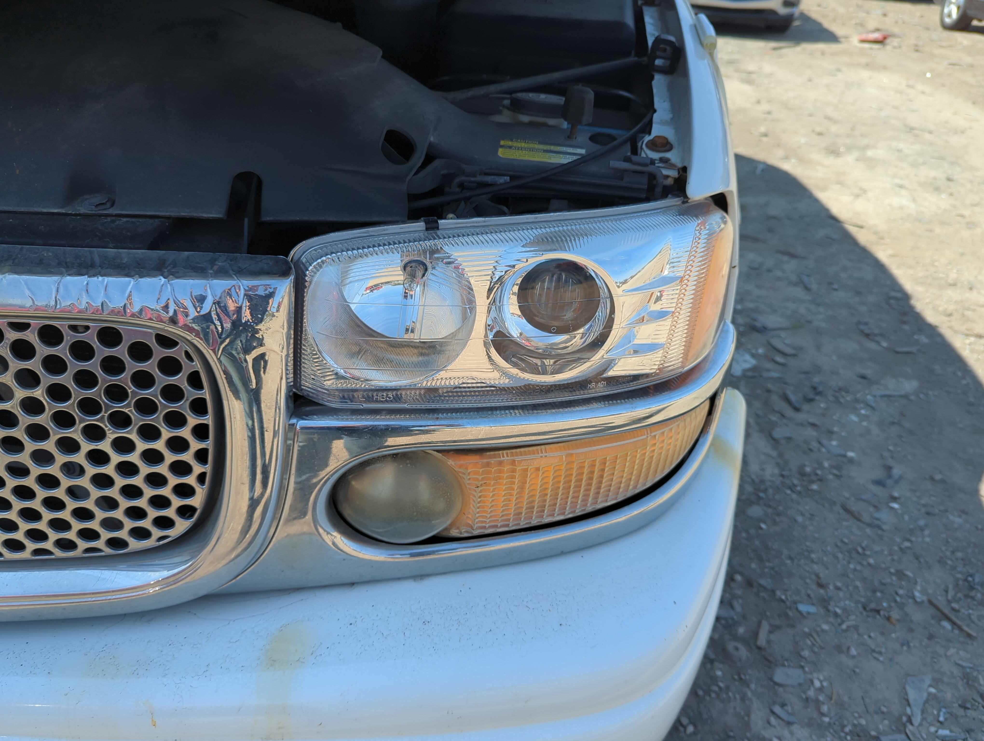 2001-2006 Gmc Yukon Driver Left Oem Head Light Headlight Lamp 1157926 - Oemusedautoparts1.com