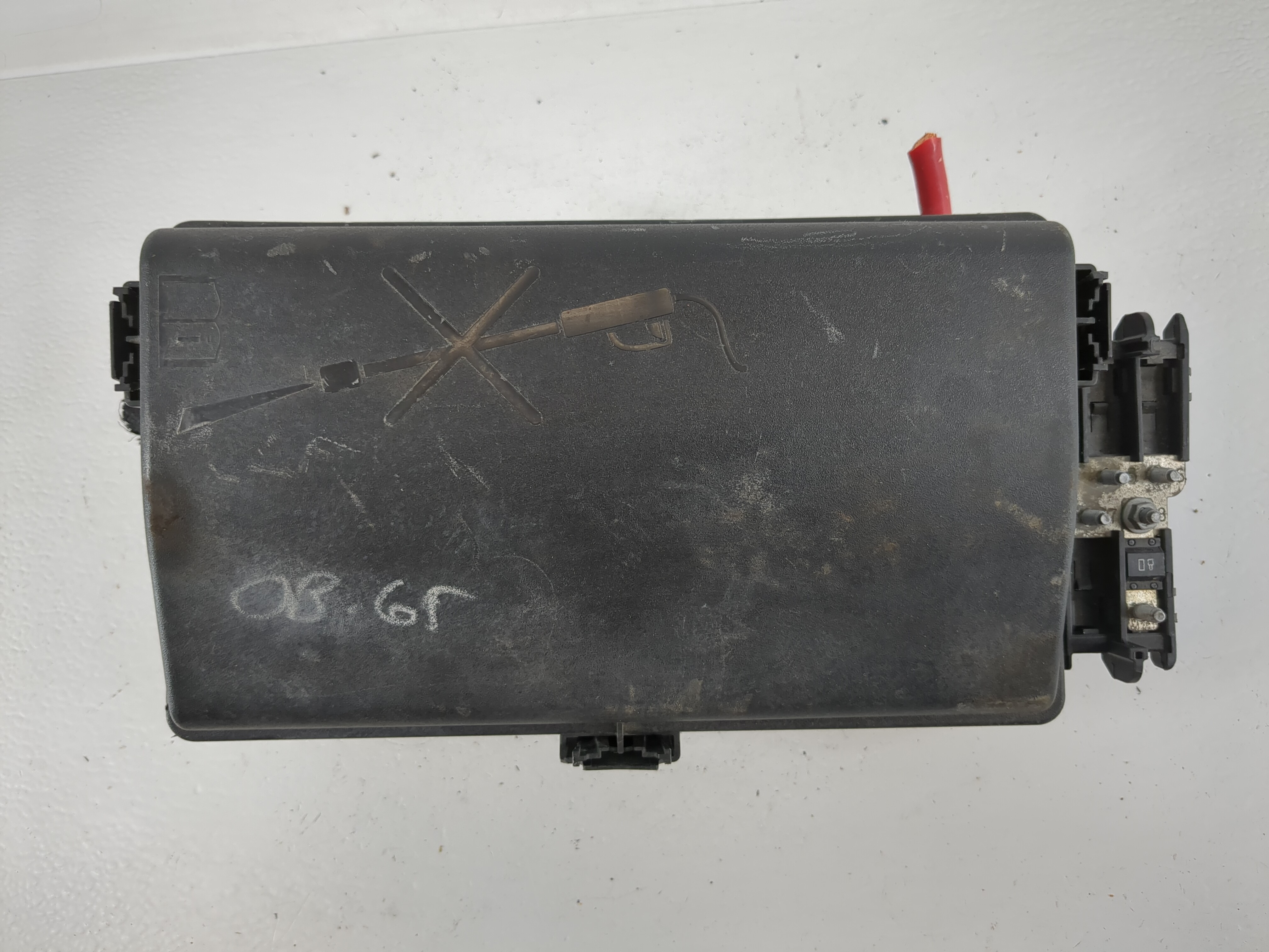 Picture of 2011-2011 Buick Regal Fusebox Fuse Box Relay Module 13343935 1158340