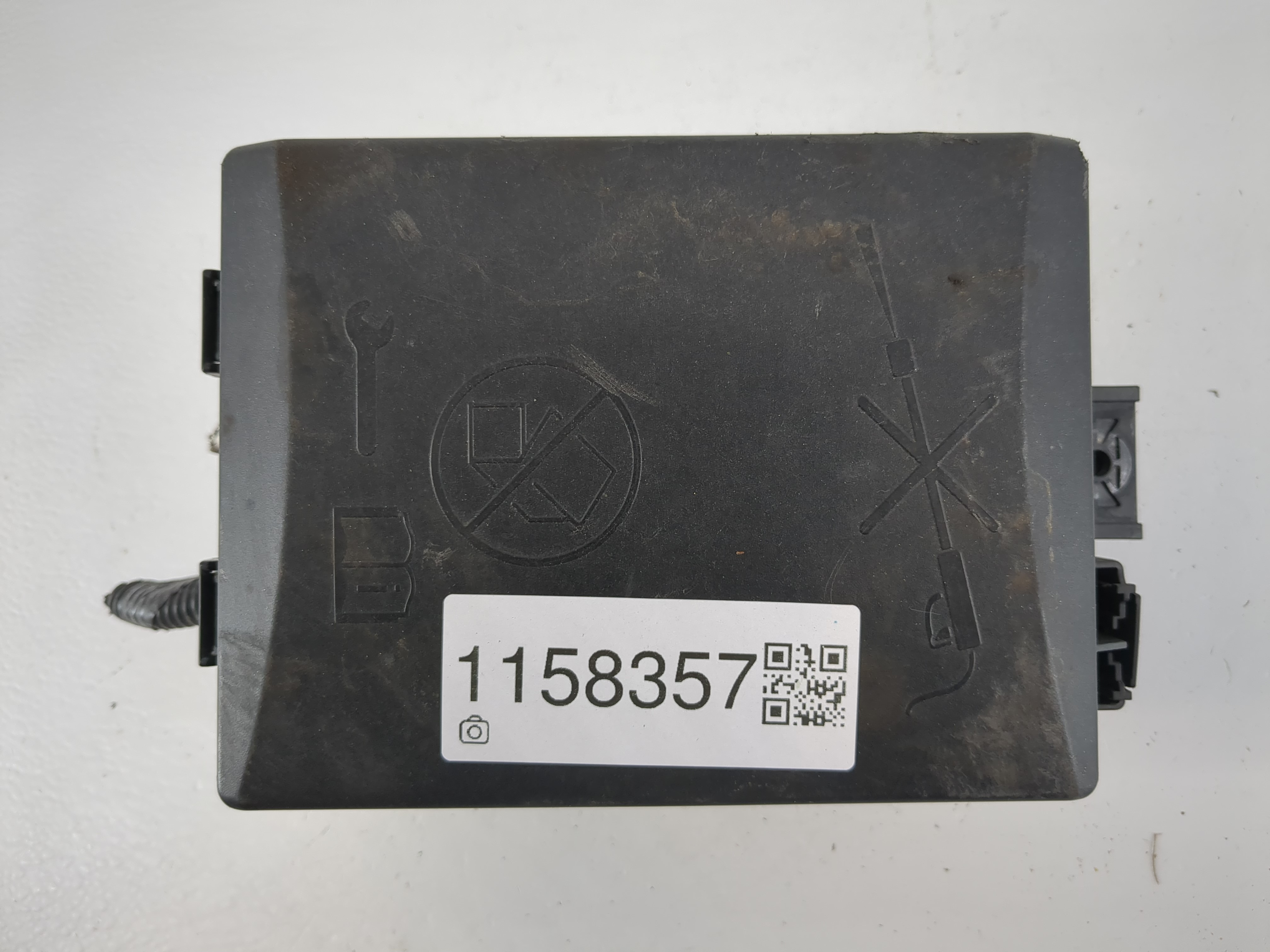 Picture of 2012-2016 Chevrolet Sonic Fusebox Fuse Box Relay Module 95092983 1158357