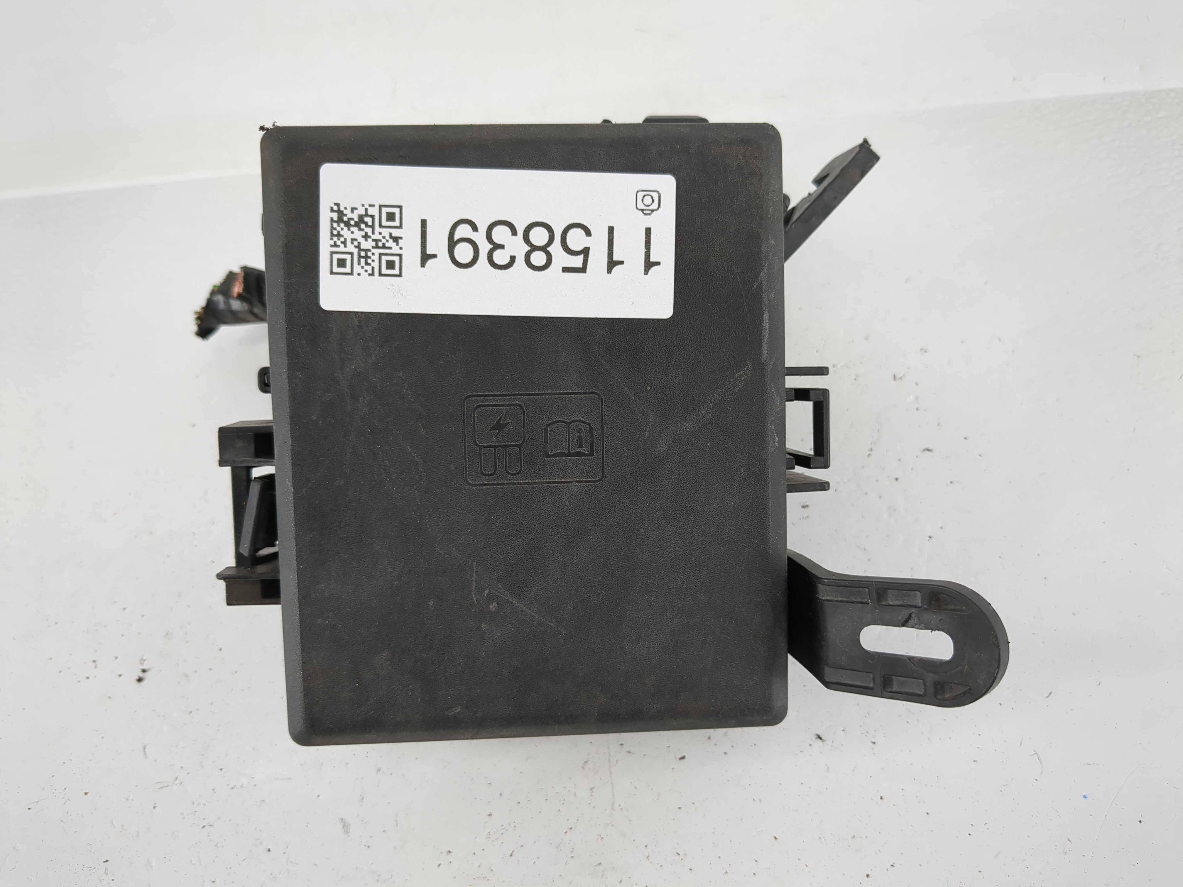 Picture of 2018-2020 Ford Ecosport Fusebox Fuse Box Relay Module 1158391