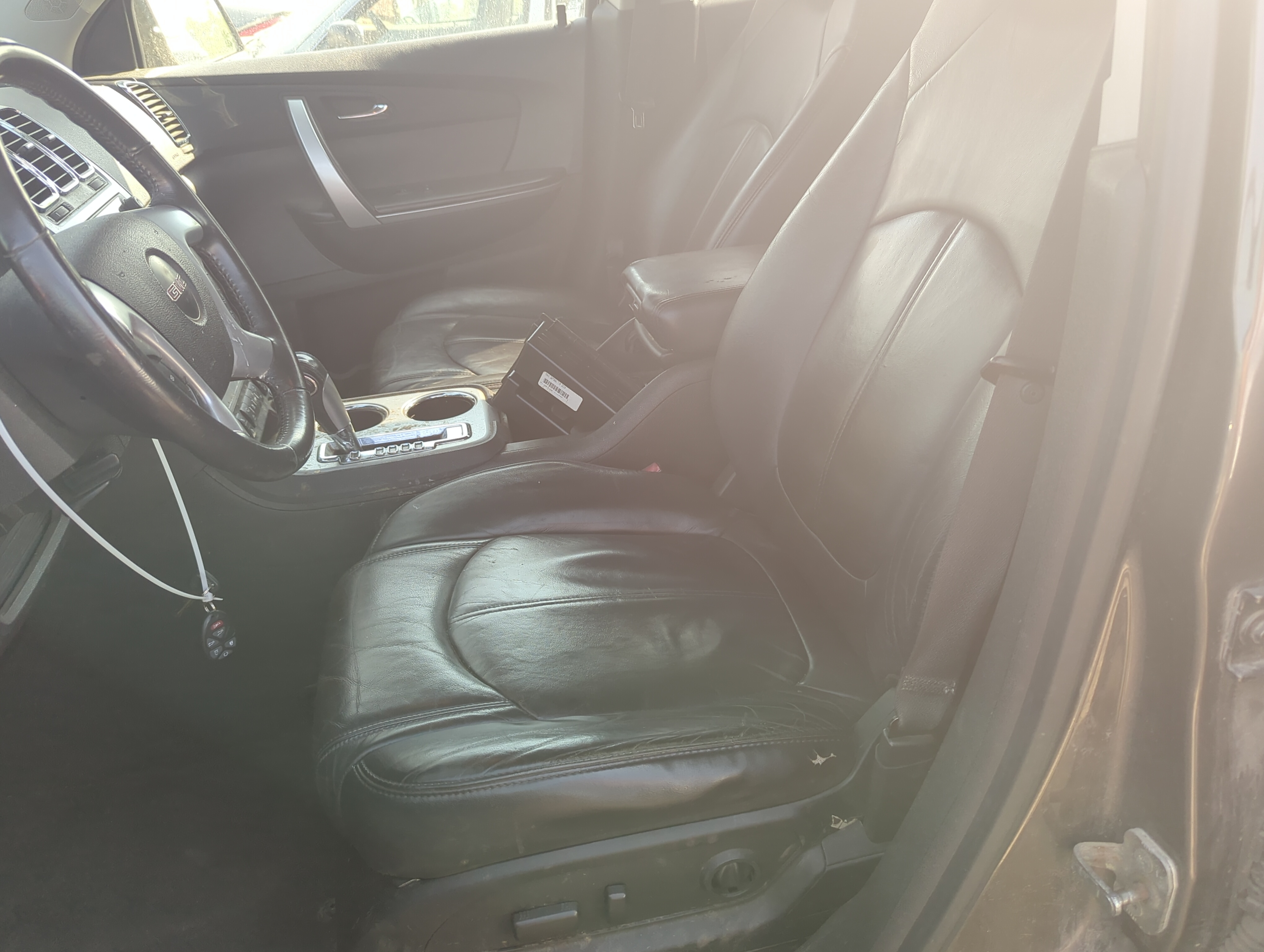2010-2011 Gmc Acadia Driver Front Seat Oem 1158590 - Oemusedautoparts1.com