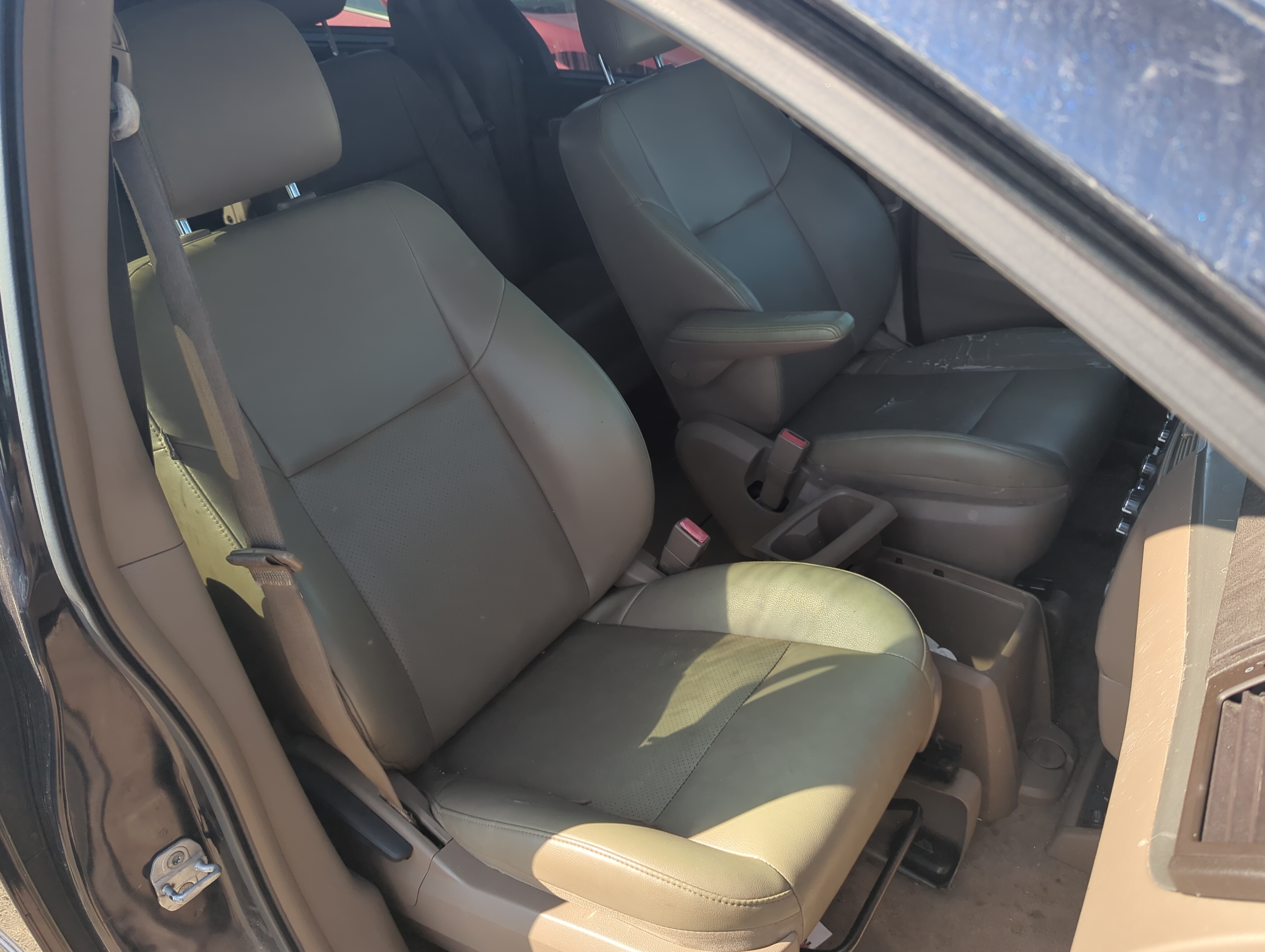 Picture of 2011-2014 Volkswagen Routan Passenger Front Seat Oem 1158657