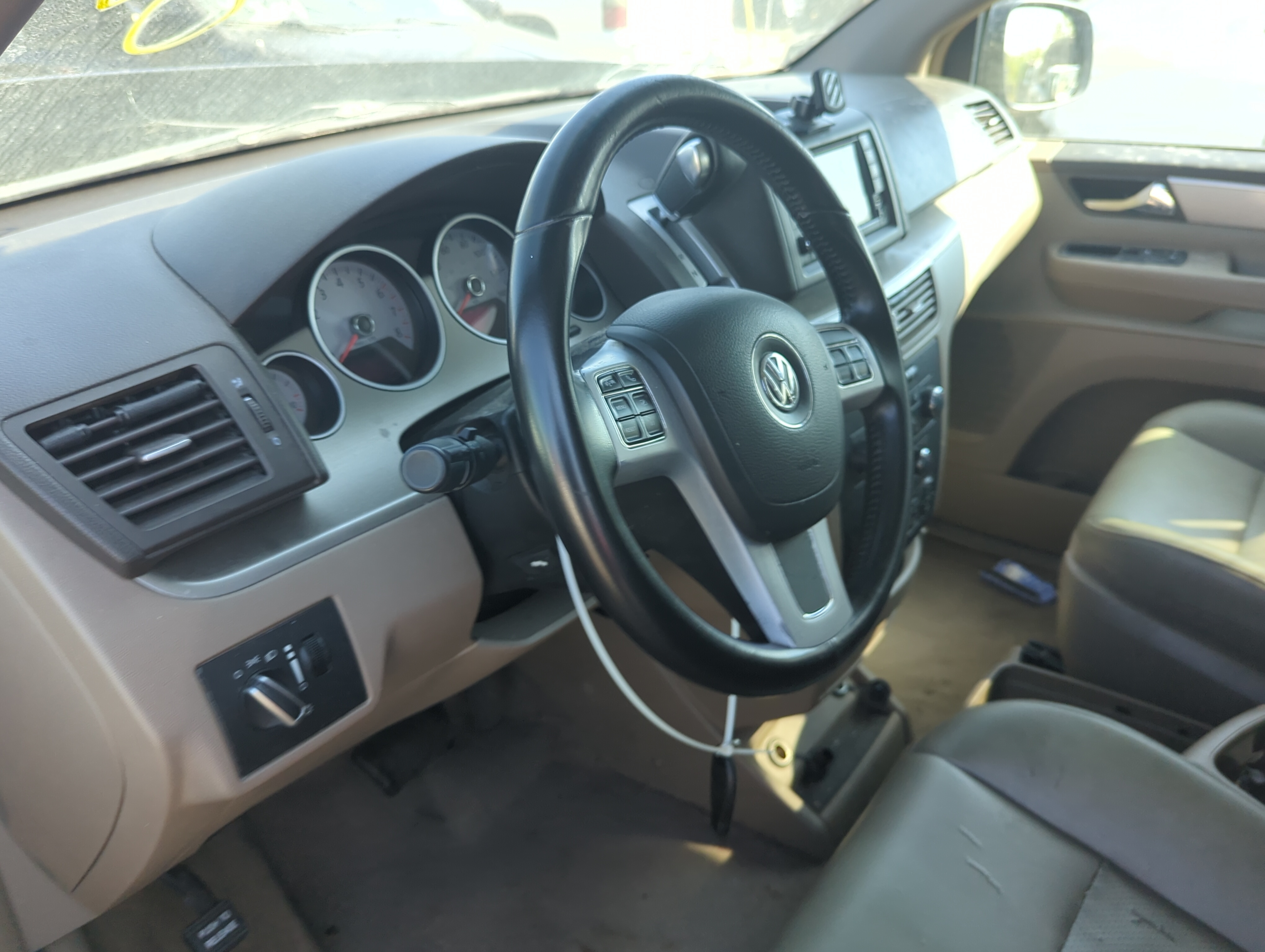 Picture of 2011-2014 Volkswagen Routan Air Bag Driver Left Steering Wheel Mounted 1158675