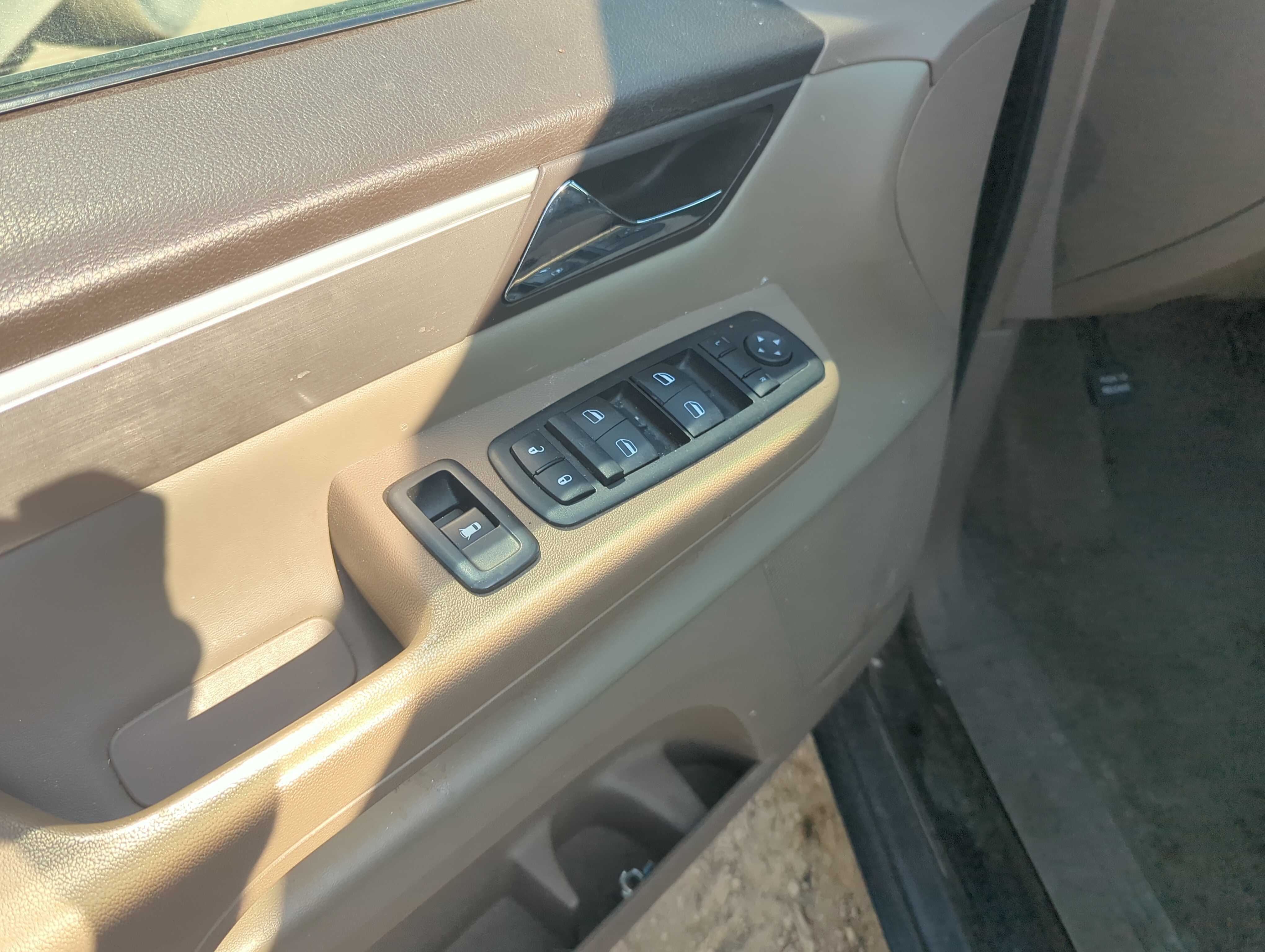 Picture of 2009-2014 Volkswagen Routan Driver Left Door Master Power Window Switch 1158698