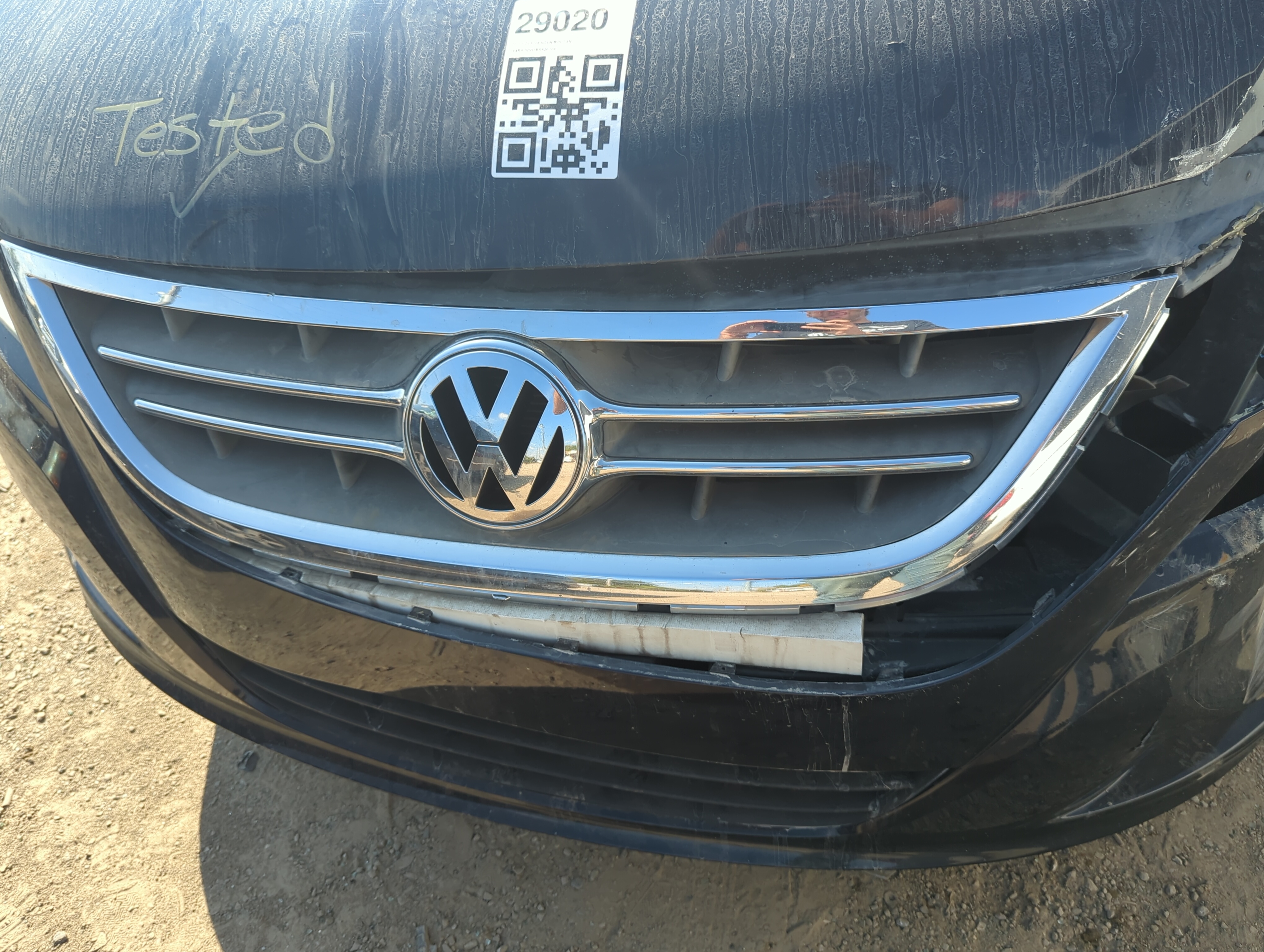 Picture of 2009-2014 Volkswagen Routan Front Grille Bumper Not Included 1158725