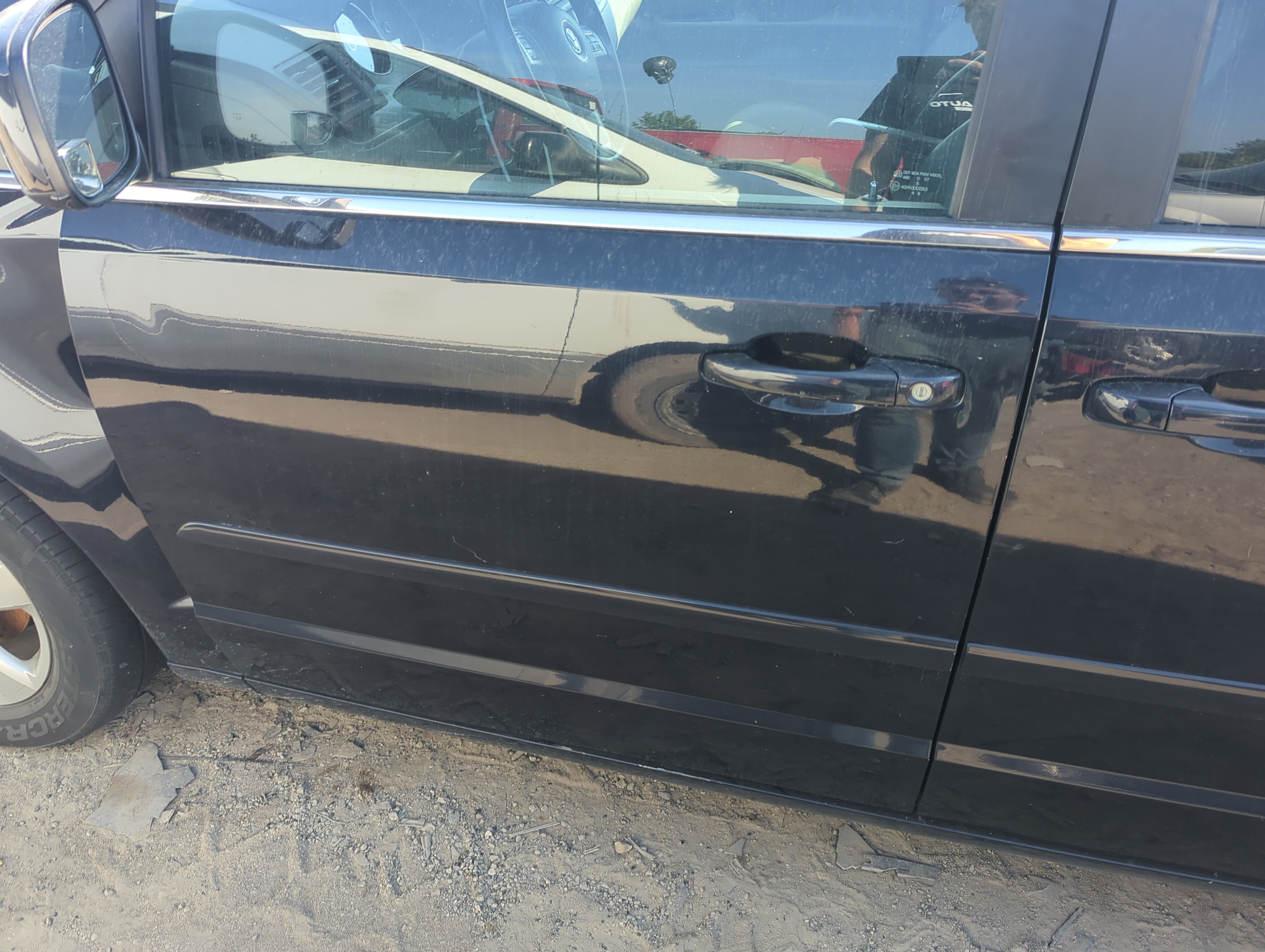 Picture of 2009-2014 Volkswagen Routan Driver Front Door Oem 1158726