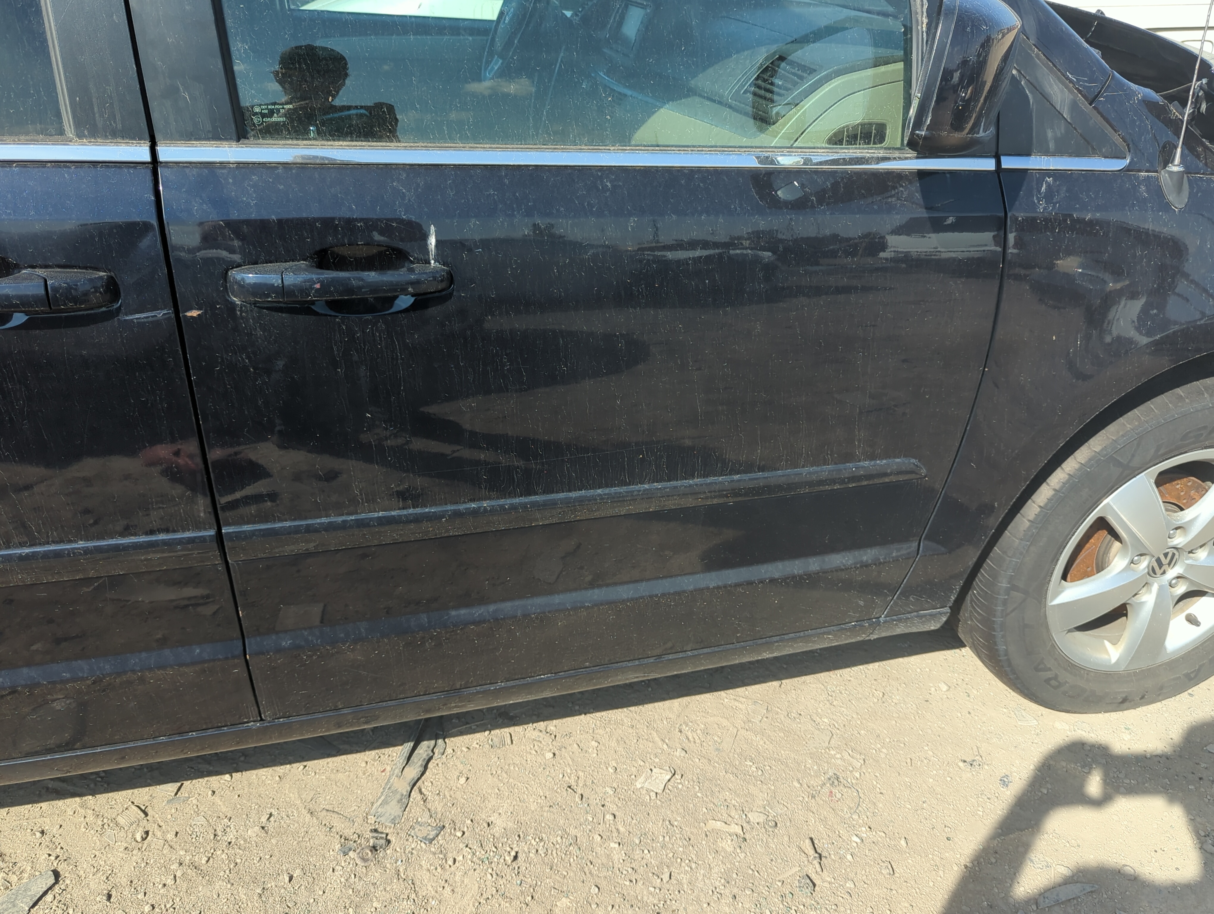 Picture of 2009-2014 Volkswagen Routan Passenger Front Door Oem 1158730