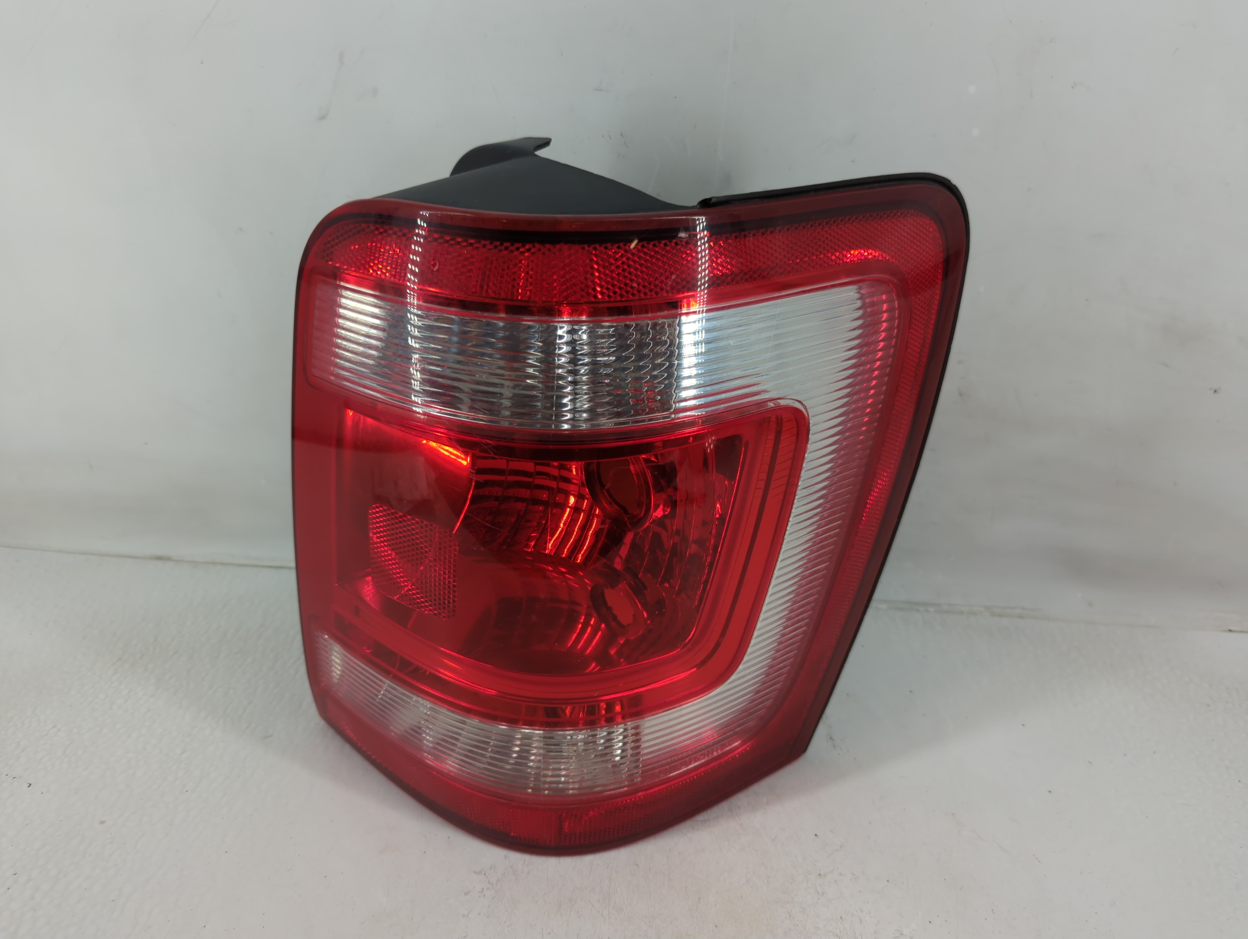 Picture of 2008-2012 Ford Escape Driver Left Side Tail Light Taillight Oem 1159290