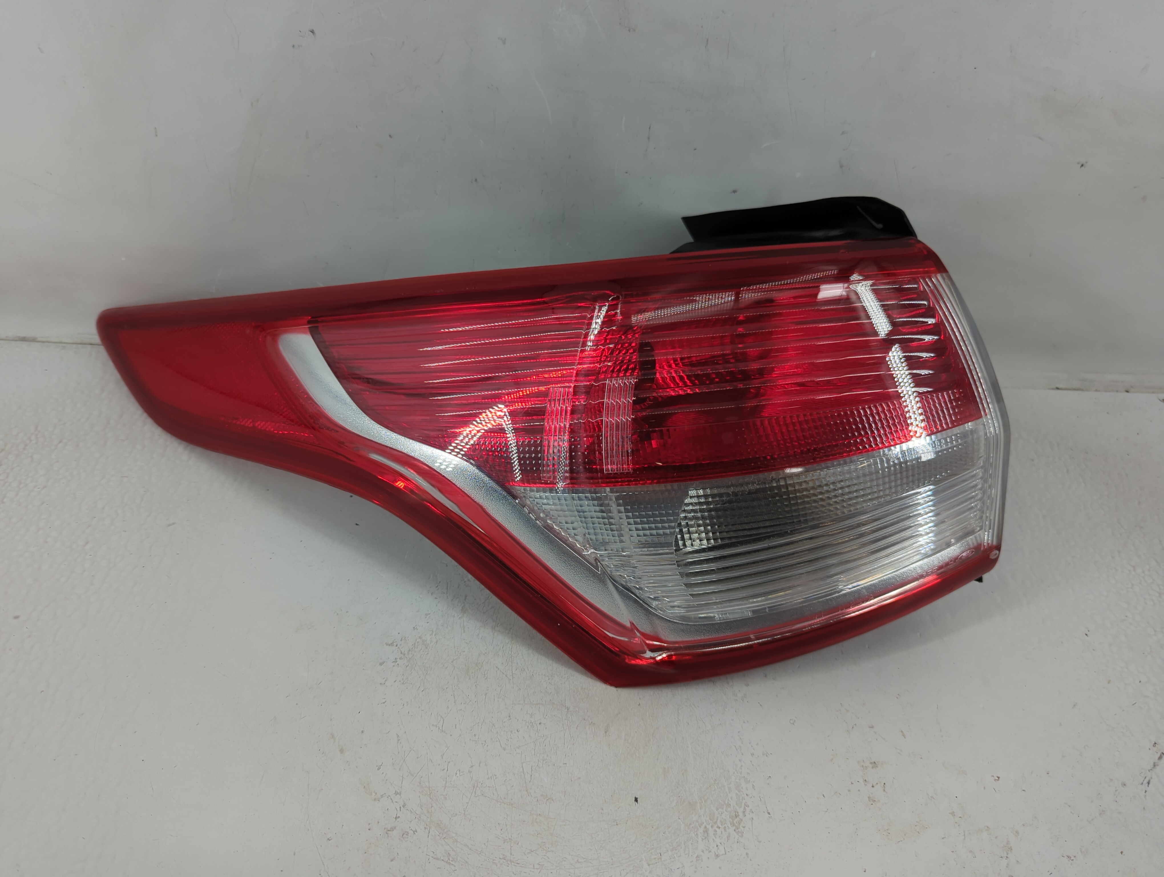 2013-2016 Ford Escape Driver Left Side Tail Light Taillight Oem 1159292 - Oemusedautoparts1.com