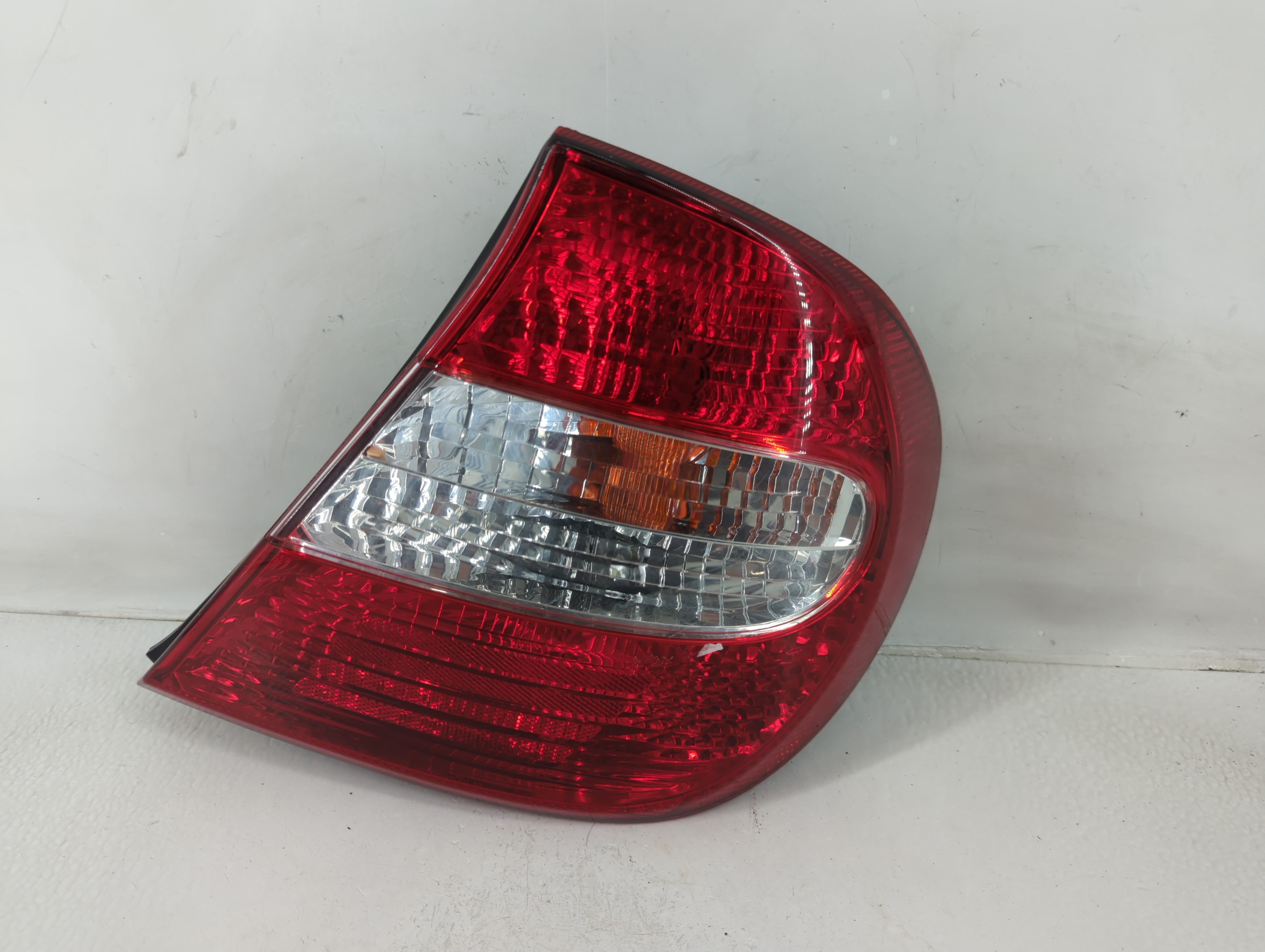 Picture of 2002-2004 Toyota Camry Passenger Right Side Tail Light Taillight Oem 1159295