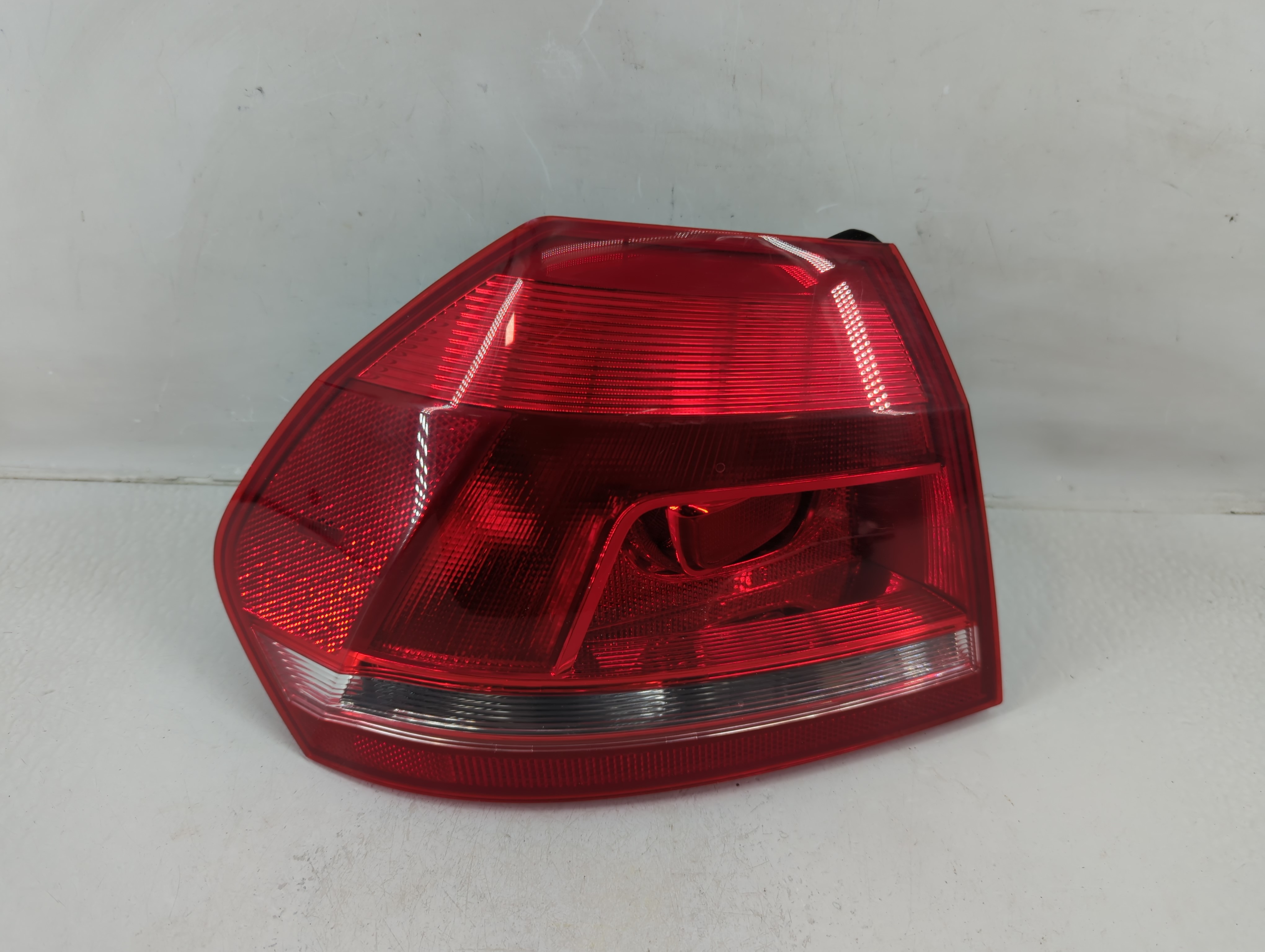 2012-2015 Volkswagen Passat Driver Left Side Tail Light Taillight Oem 1159297 - Oemusedautoparts1.com