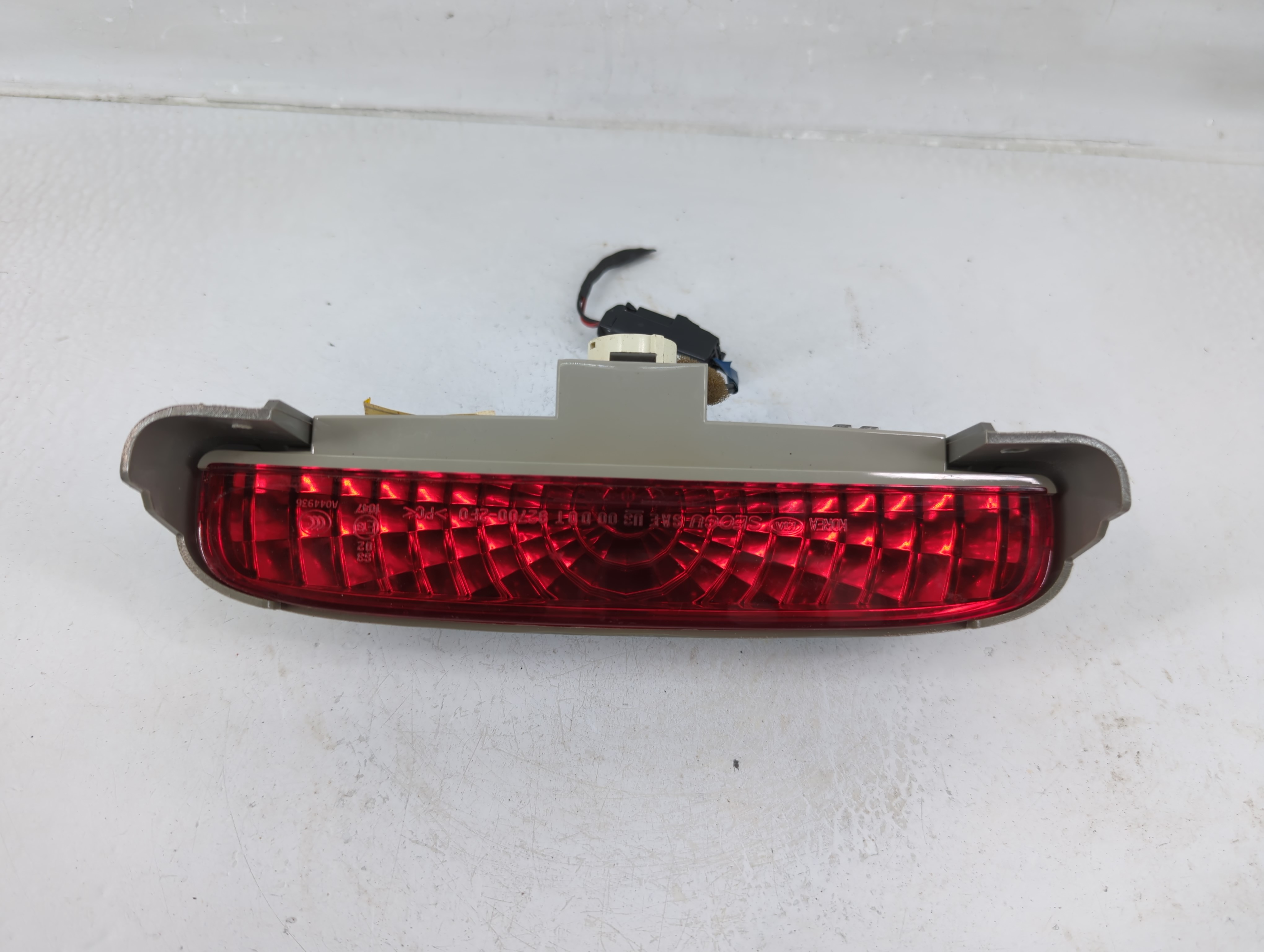 2008 Kia Spectra High Mounted Stop Third Brake Light Lamp 1159303 - Oemusedautoparts1.com