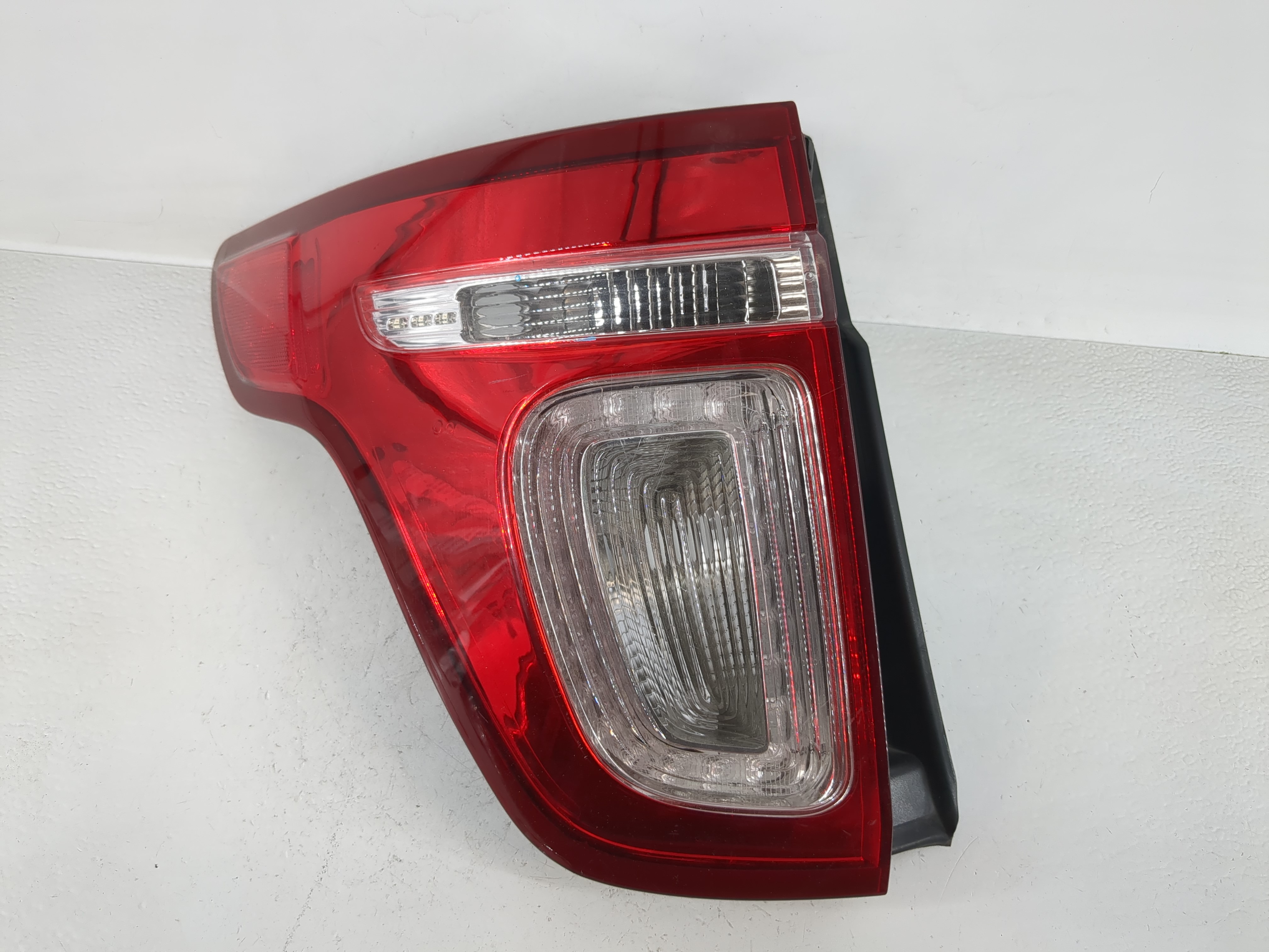 2012-2014 Cadillac Escalade Driver Left Side Tail Light Taillight Oem 1159309 - Oemusedautoparts1.com