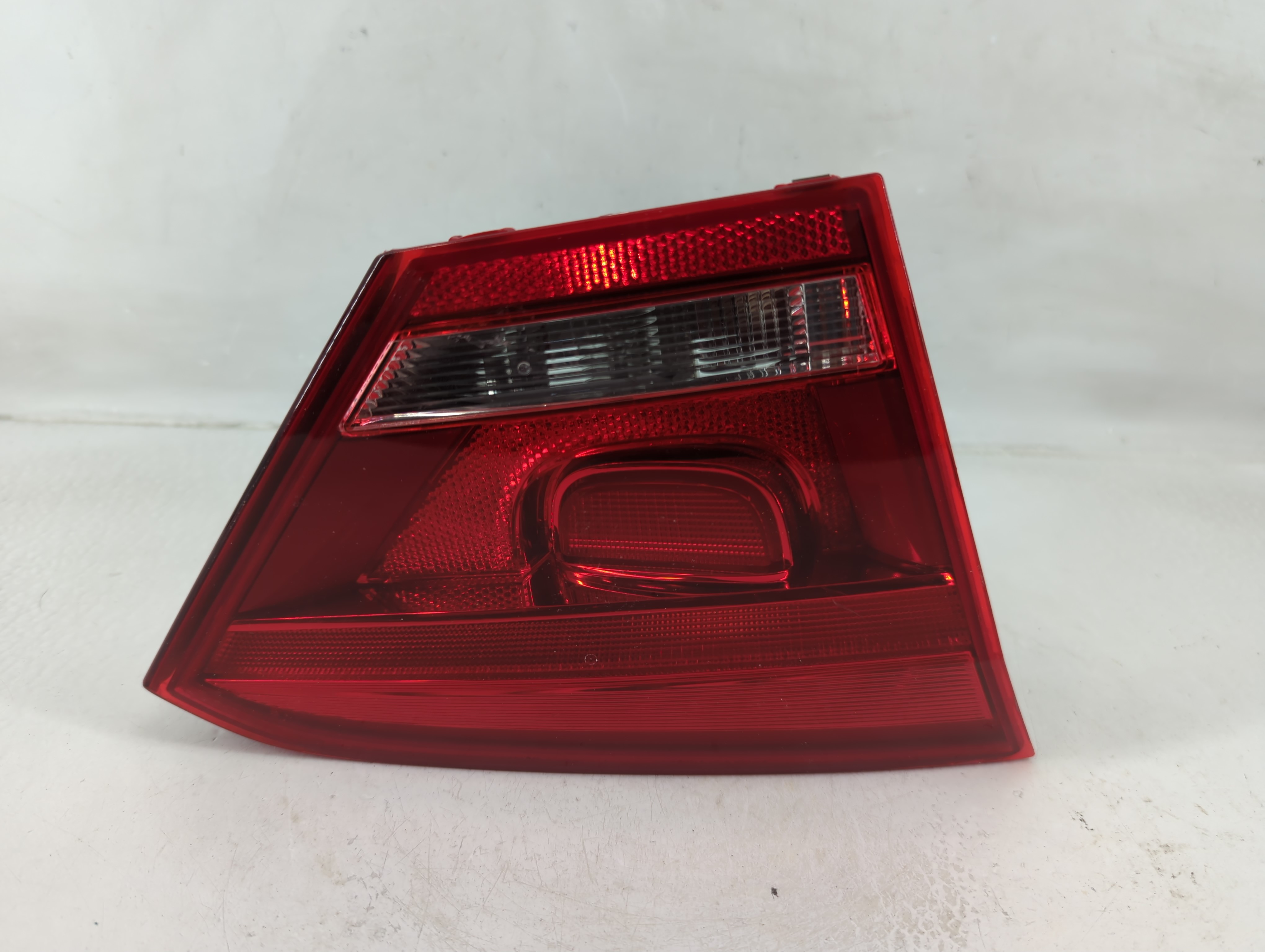 2012-2015 Volkswagen Passat Driver Left Side Tail Light Taillight Oem 1159323 - Oemusedautoparts1.com