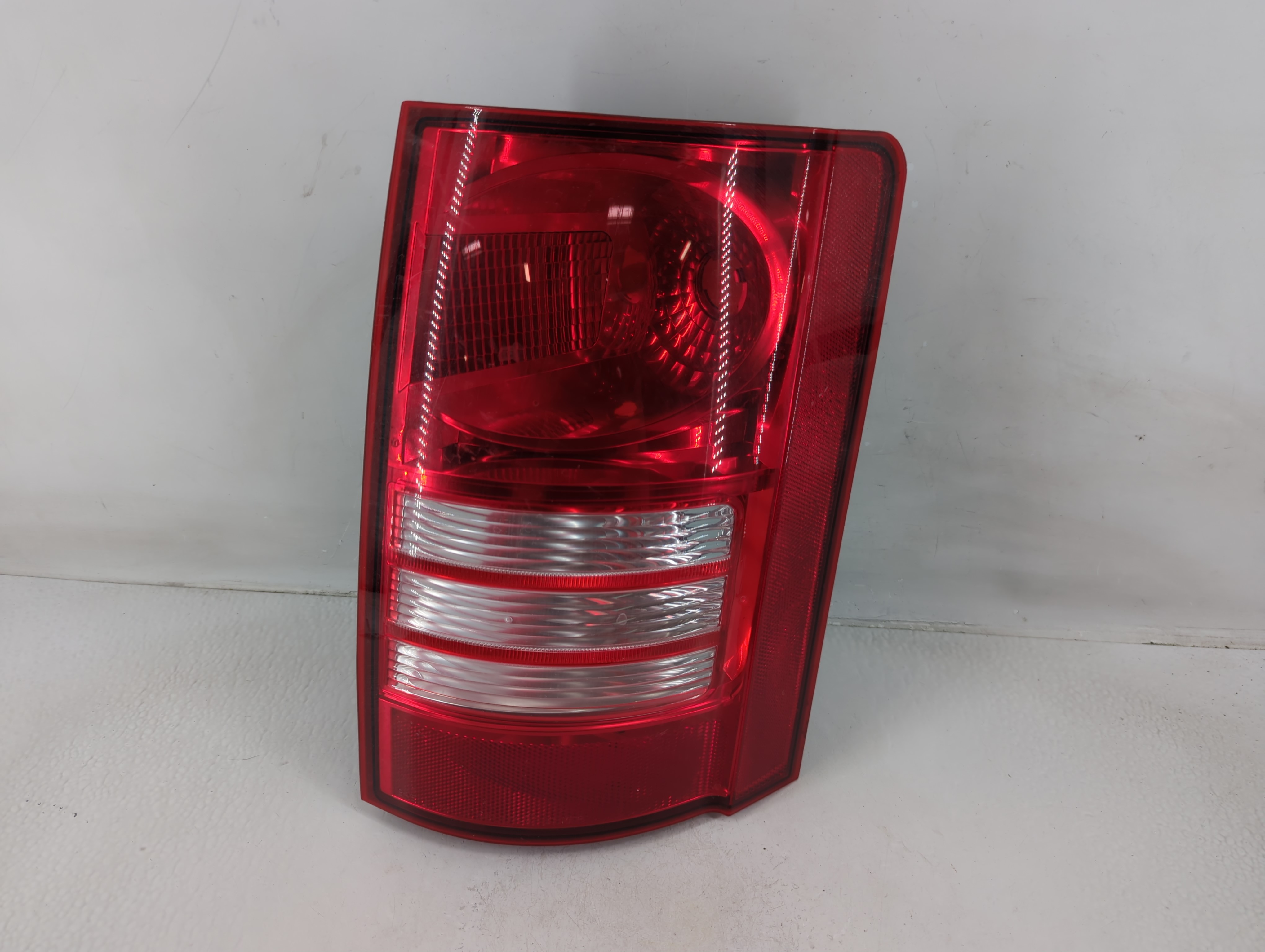 2008 Chrysler Town & Country Passenger Right Side Tail Light Taillight Oem 1159352 - Oemusedautoparts1.com