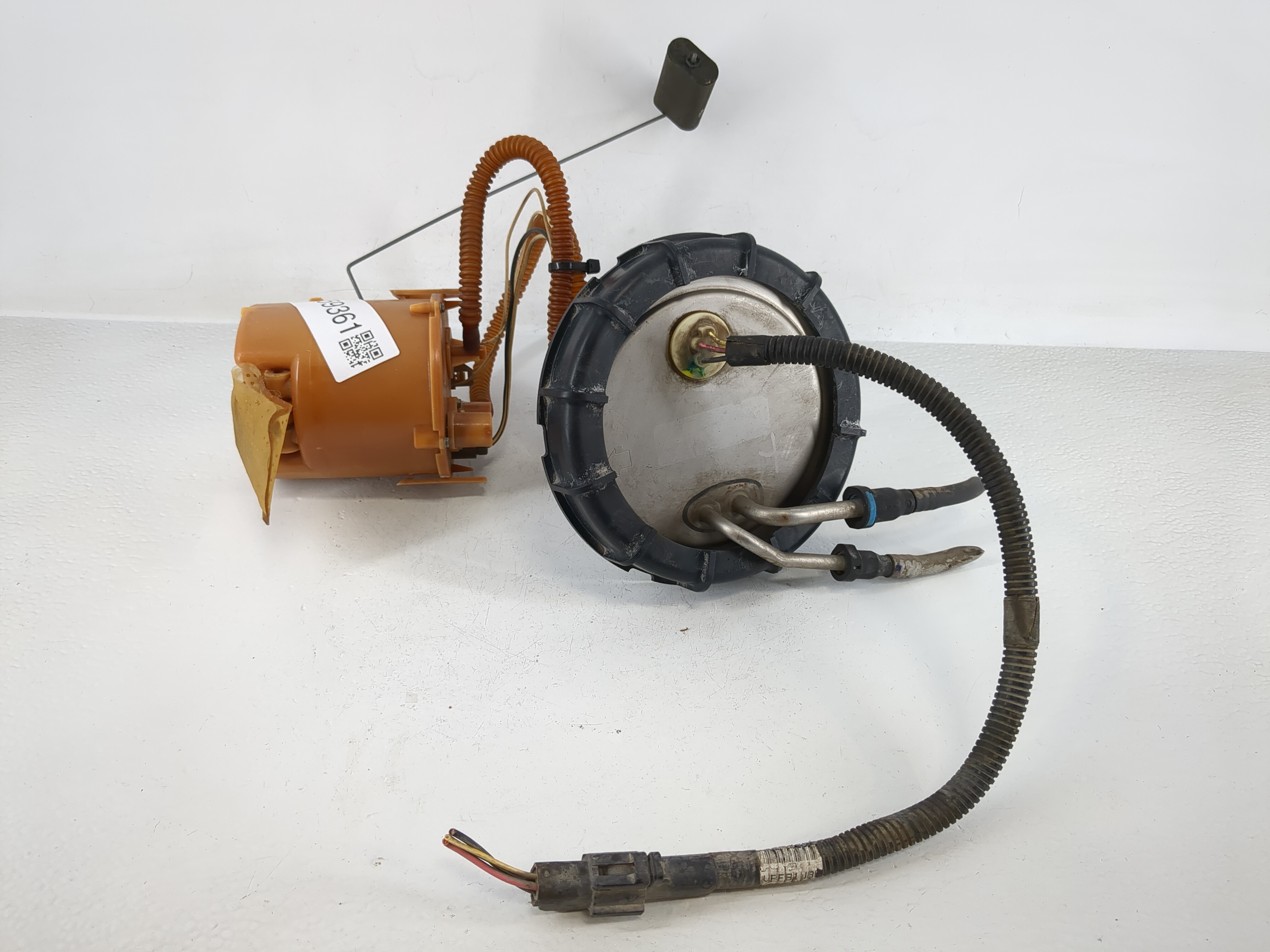 1999-2004 Ford F-250 Super Duty Electrical Gas Fuel Pump Assembly 1159361 - Oemusedautoparts1.com